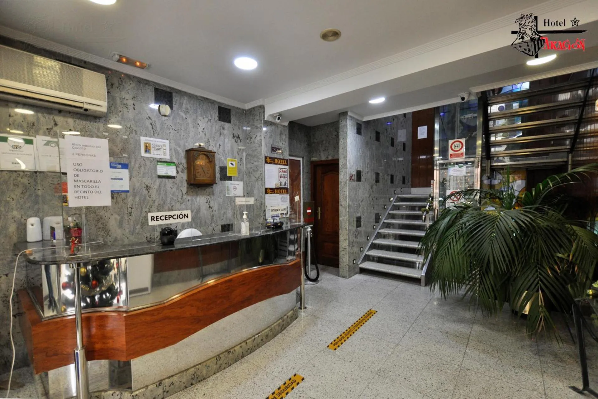 Lobby or reception in Hotel Aragón
