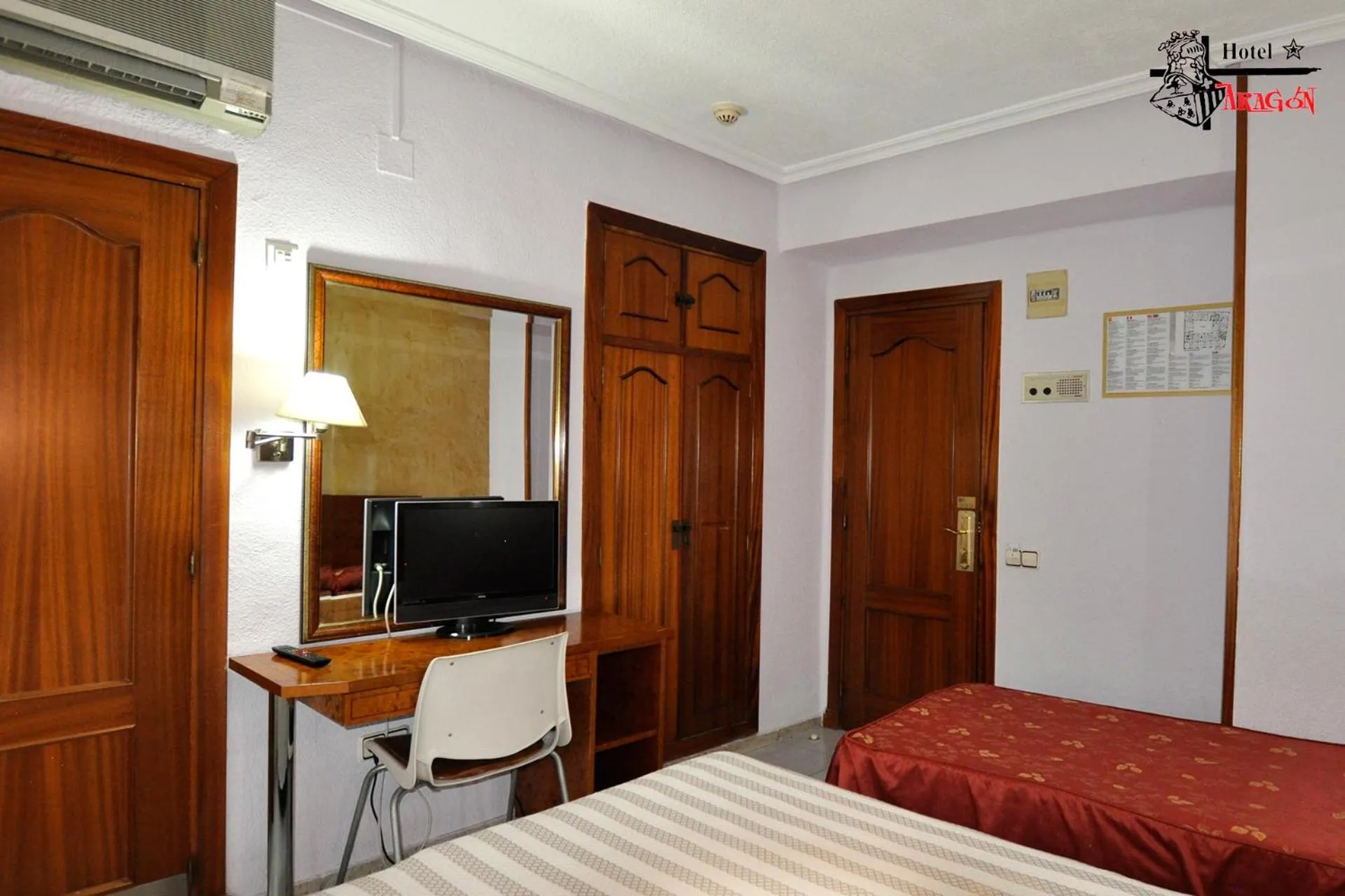 Bed in Hotel Aragón