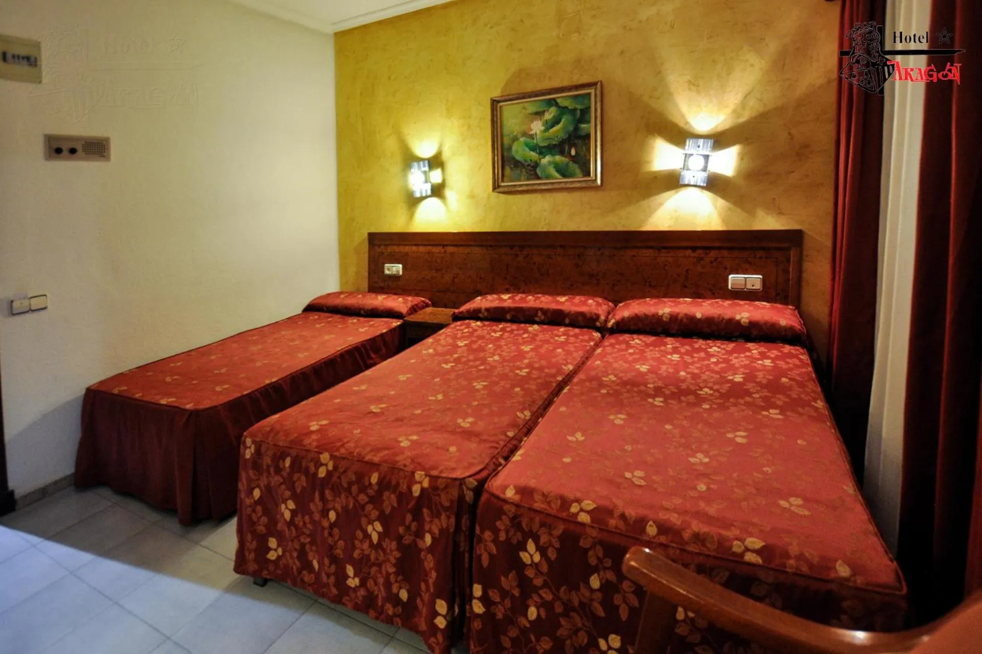 Bed in Hotel Aragón