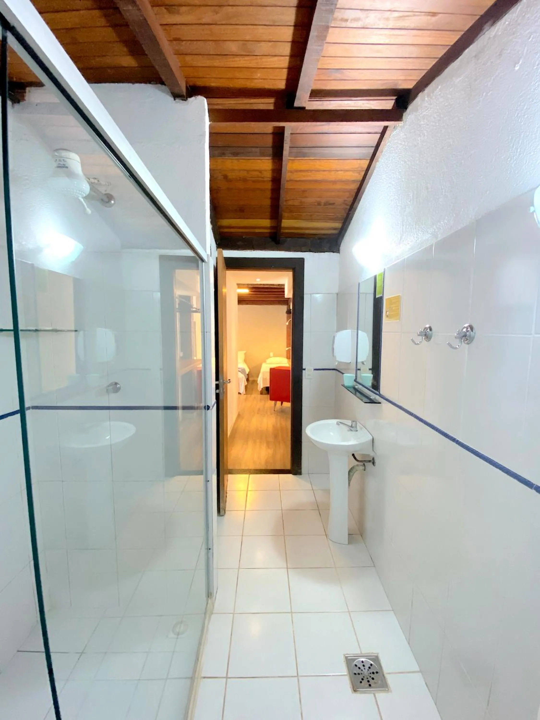 Bathroom in Bamboo Búzios Hostel