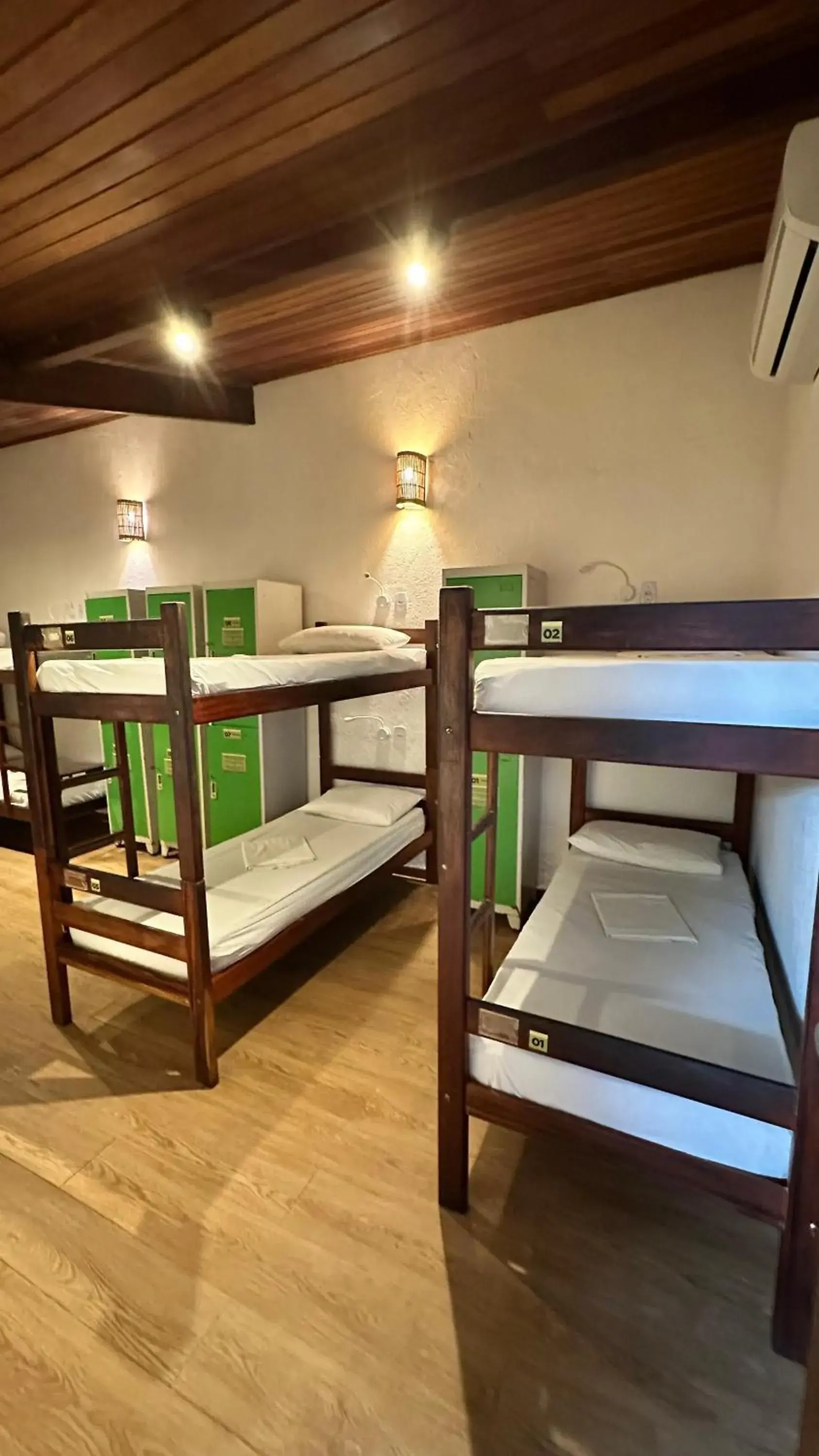 Bed in 8-Bed Female Dormitory Room in Bamboo Búzios Hostel Bed in 8-Bed Female Dormitory Room in Bamboo Búzios Hostel