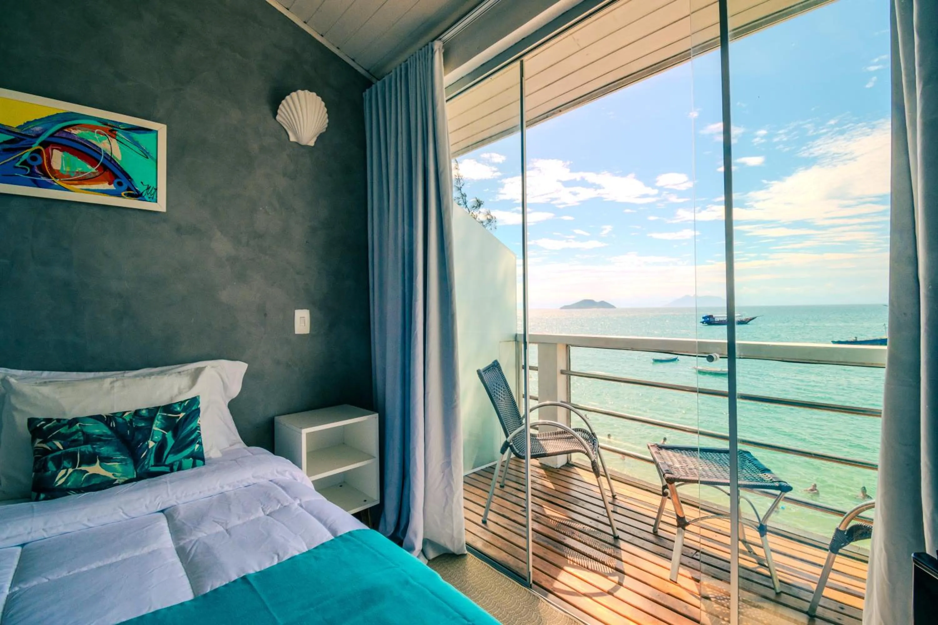 Balcony/Terrace, Bed in Bamboo Búzios Hostel