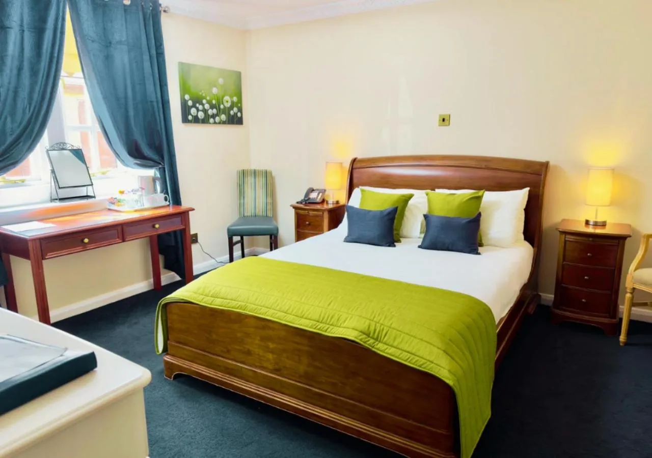 Classic Double Room - single occupancy in Santo's Higham Farm Hotel