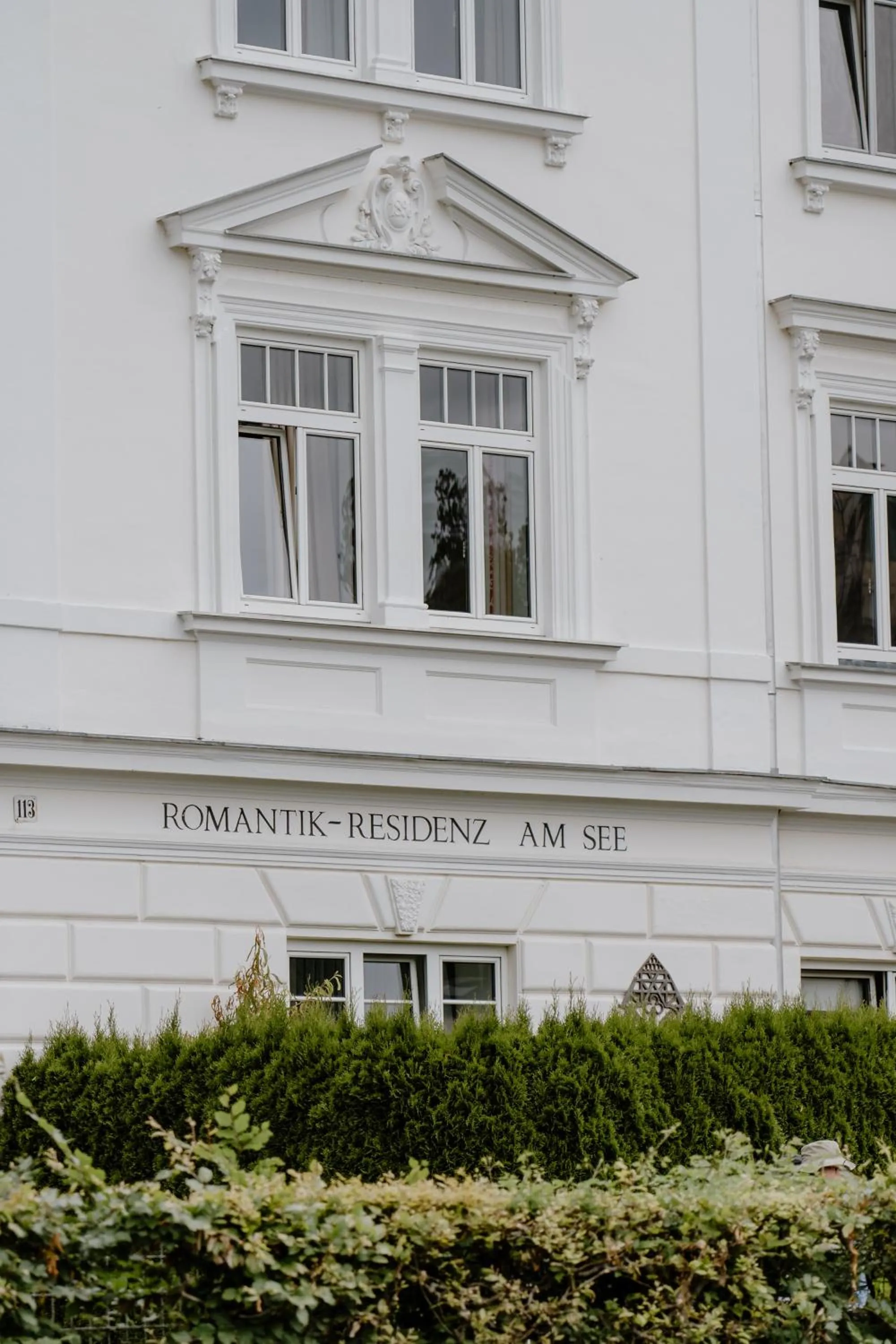 Property building in Romantik Residenz (Ferienwohnungen Hotel Im Weissen Rössl) - Dependance