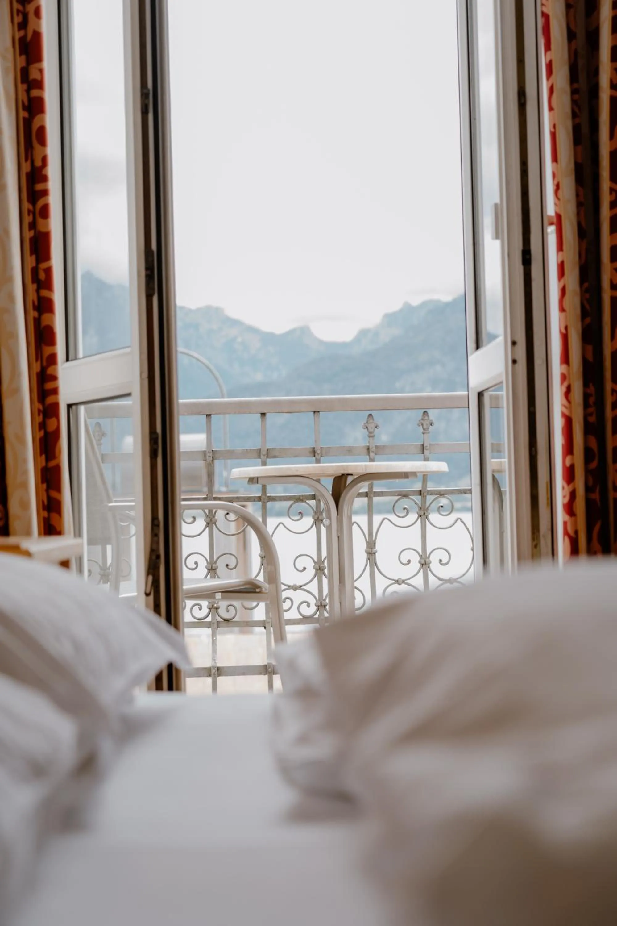 View (from property/room), Bed in Romantik Residenz (Ferienwohnungen Hotel Im Weissen Rössl) - Dependance