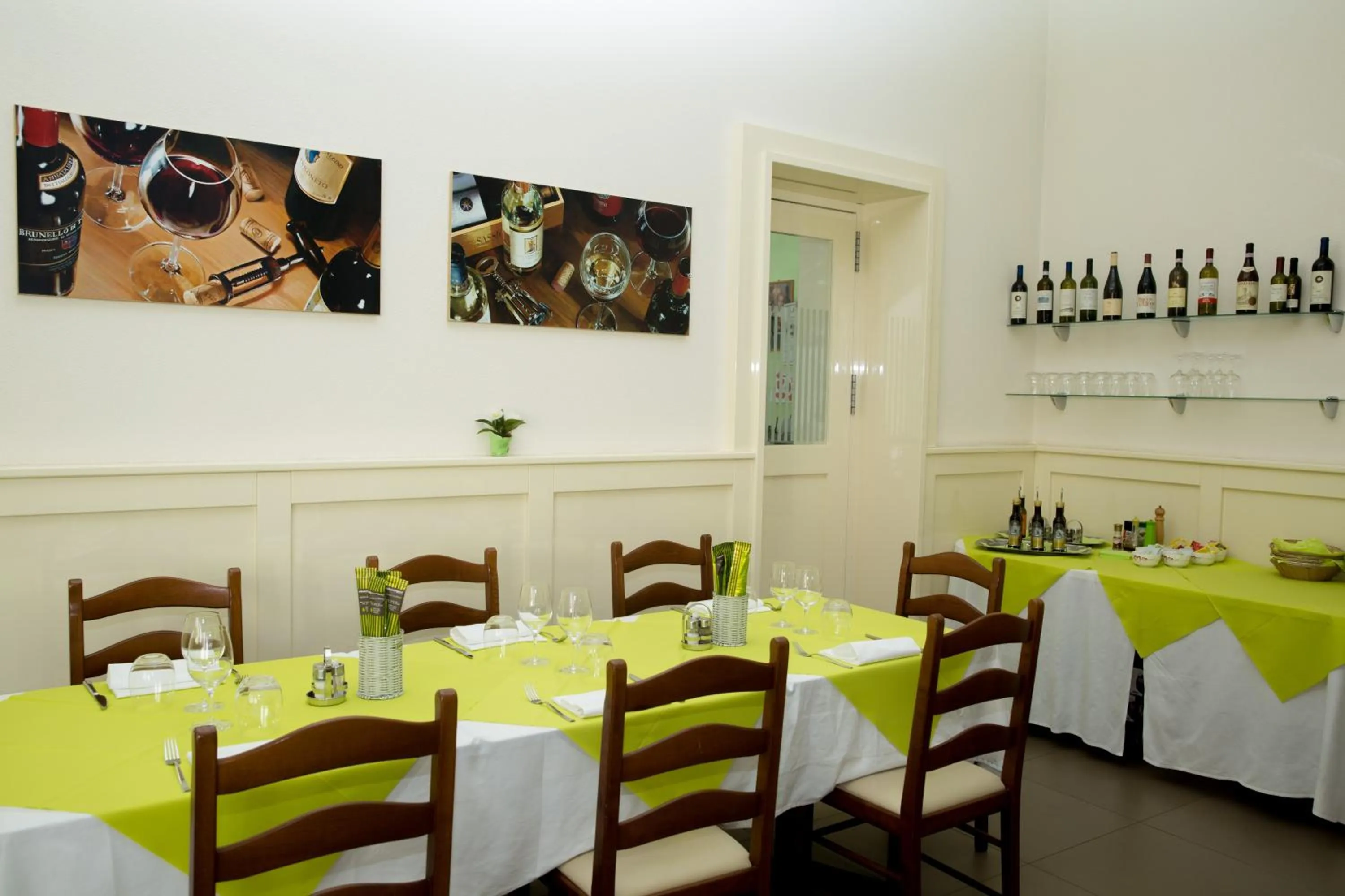 Lounge or bar in Hotel Lauro