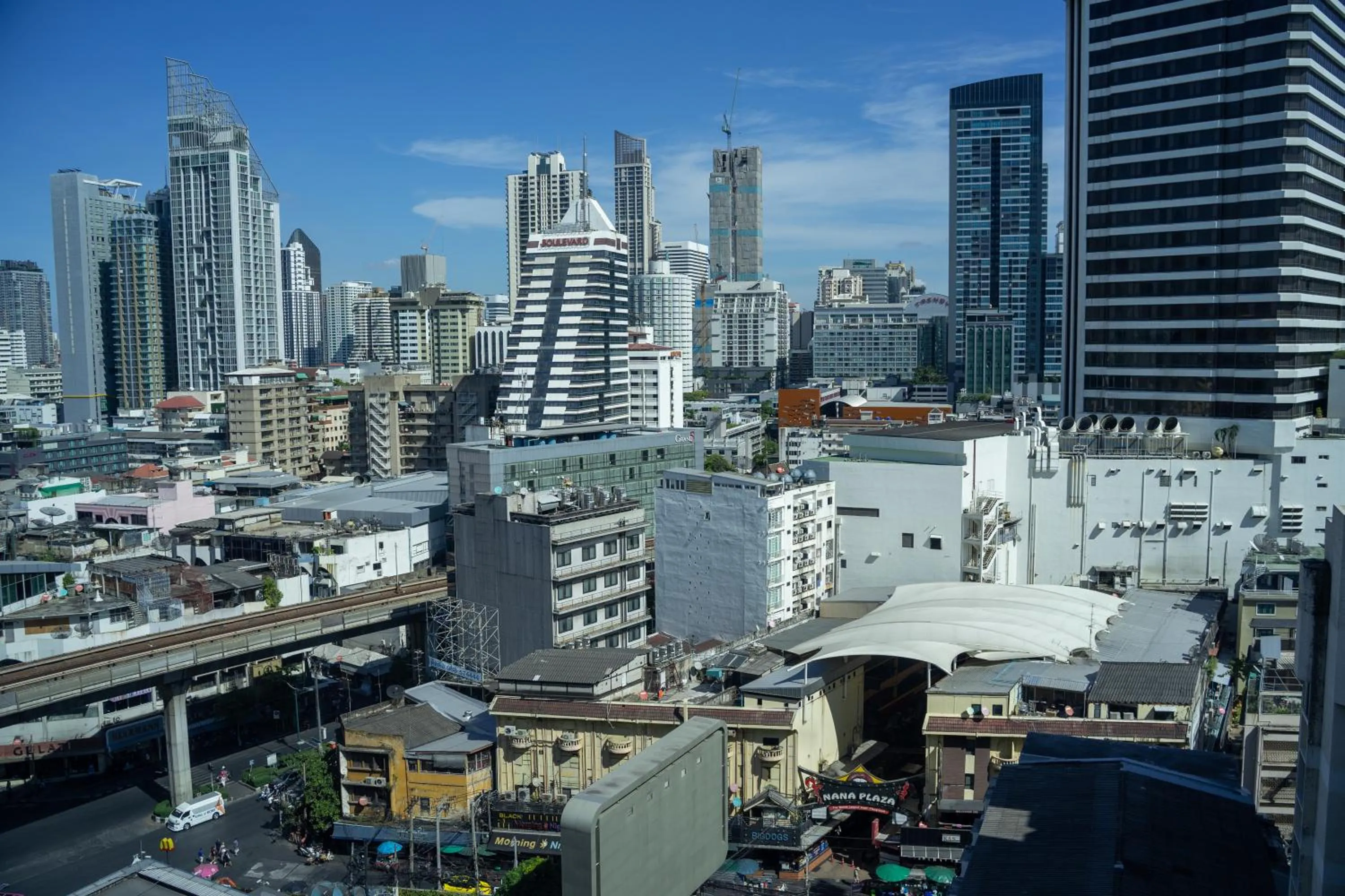 Area and facilities in Solitaire Bangkok Sukhumvit 11