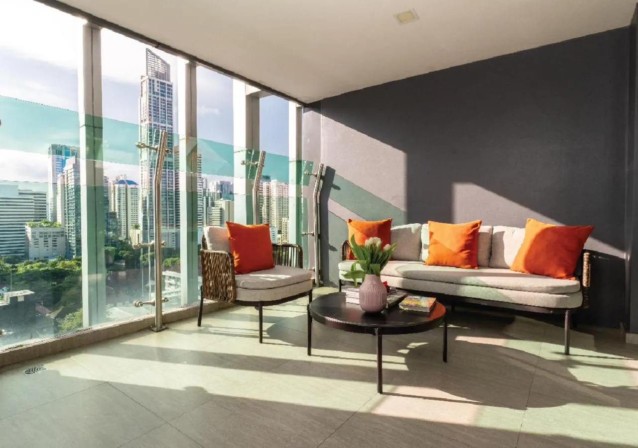 Day in Solitaire Bangkok Sukhumvit 11