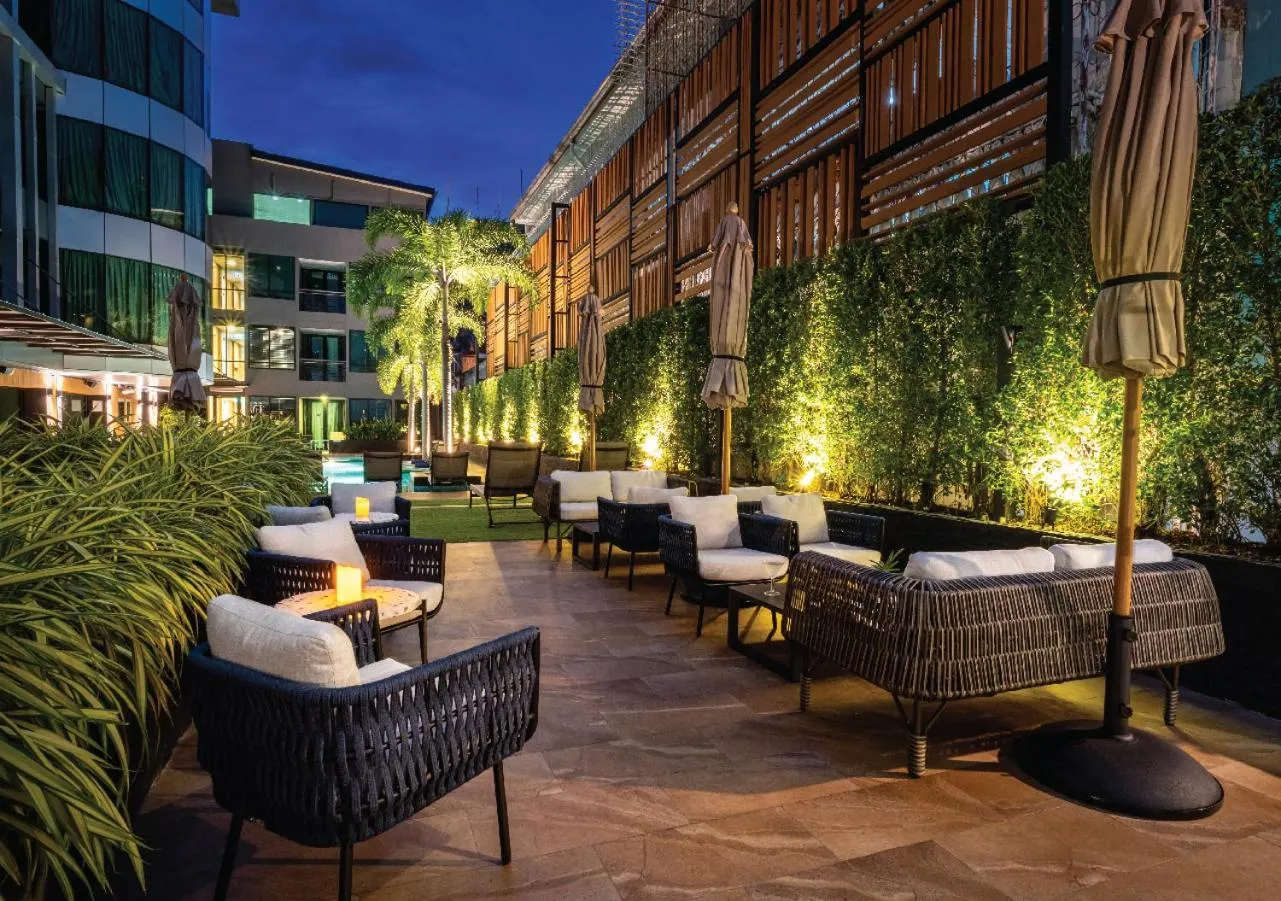 Night in Solitaire Bangkok Sukhumvit 11