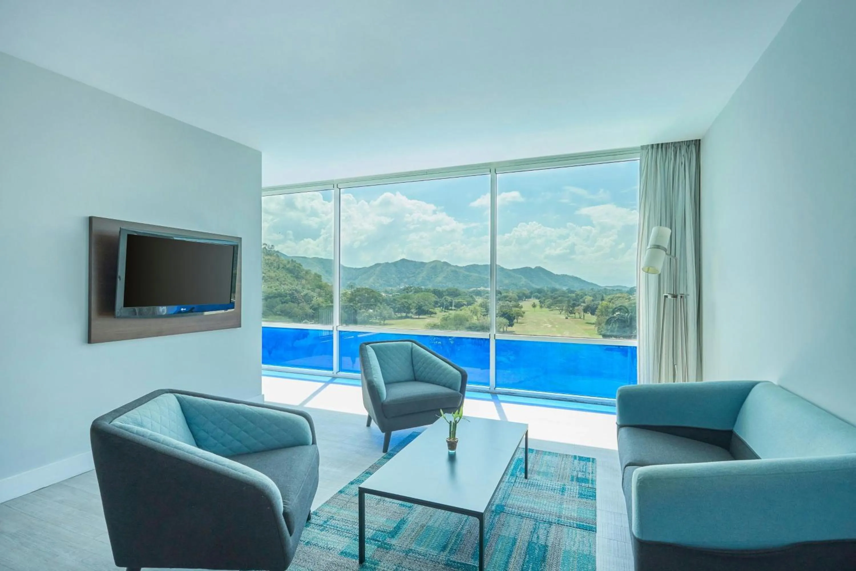 Photo of the whole room in Marriott Maracay Golf Resort