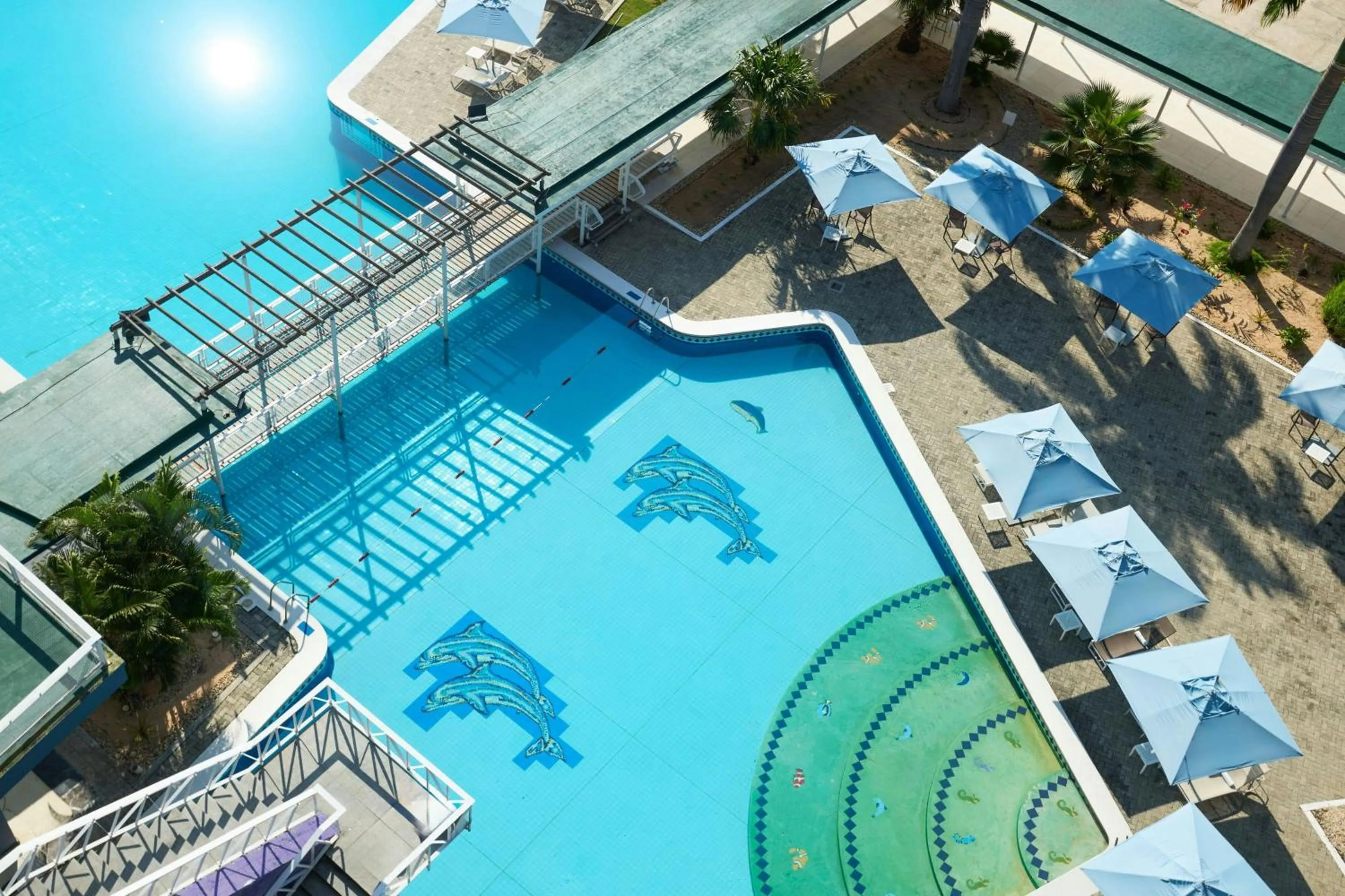 Swimming pool in Marriott Maracay Golf Resort