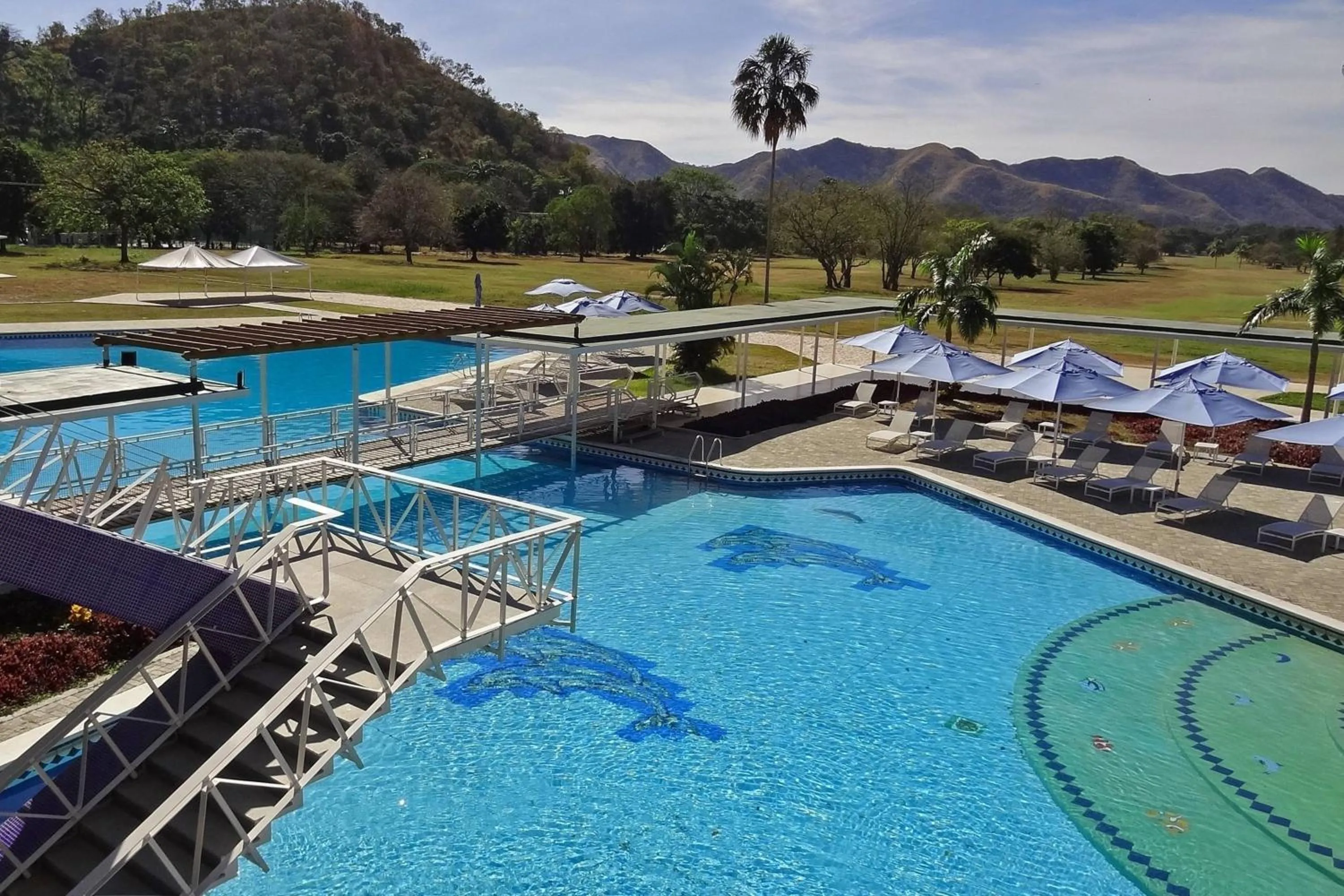 Swimming pool in Marriott Maracay Golf Resort