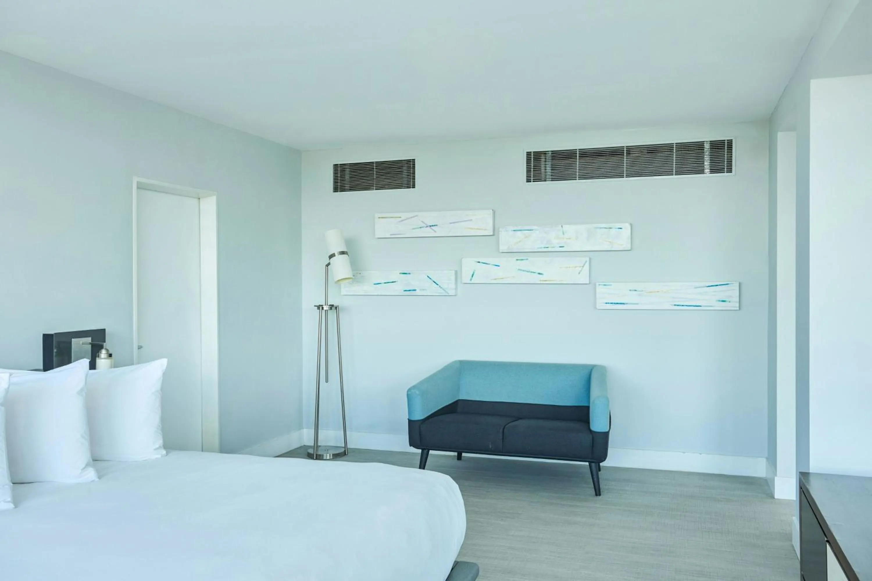 Photo of the whole room, Bed in Marriott Maracay Golf Resort