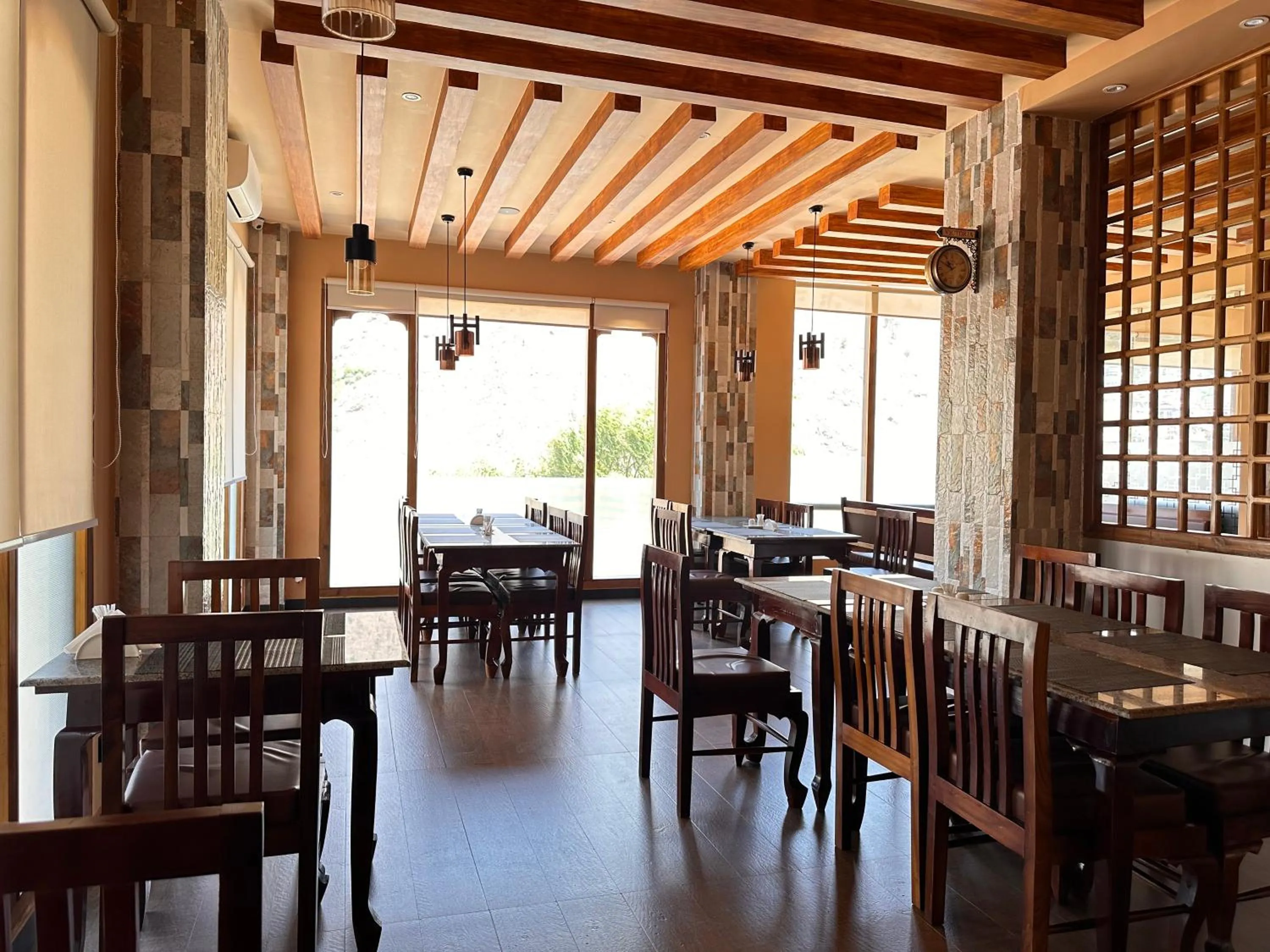 Restaurant/places to eat in NUMINOUS HOTEL