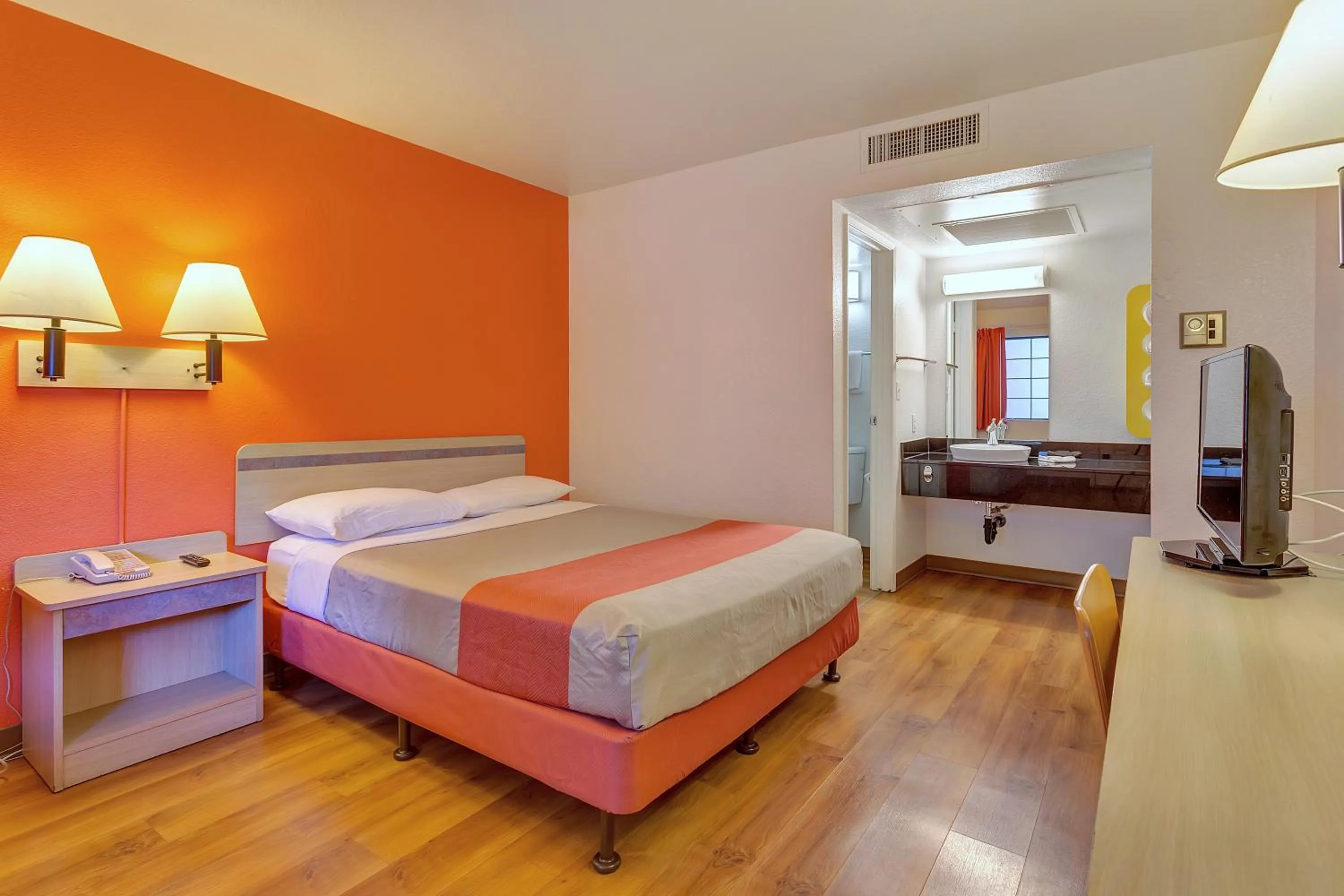 Bed in Super 8 by Wyndham Santa Rosa North