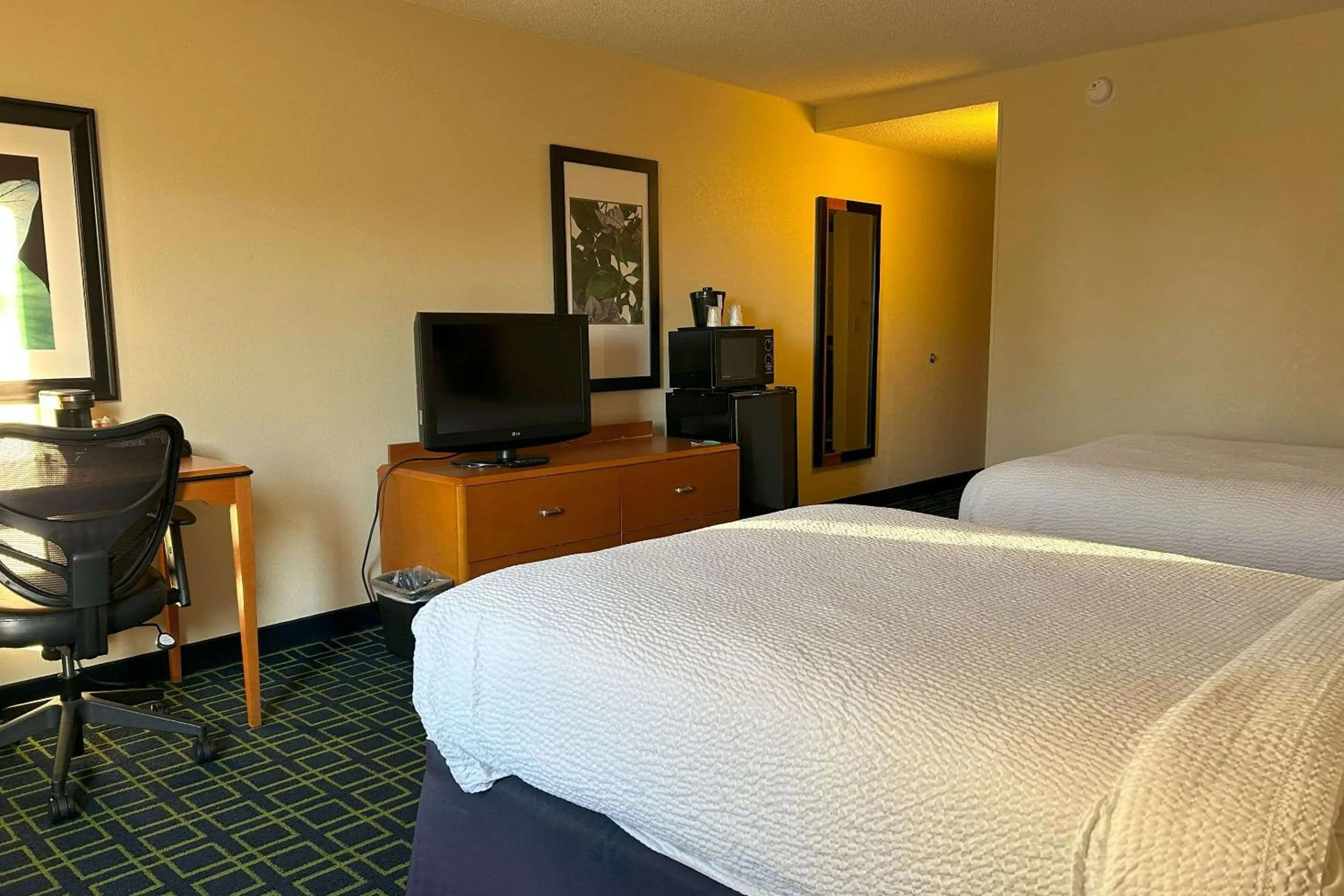 Bedroom, Bed in Country Inn & Suites by Radisson, Fayetteville I-95, NC