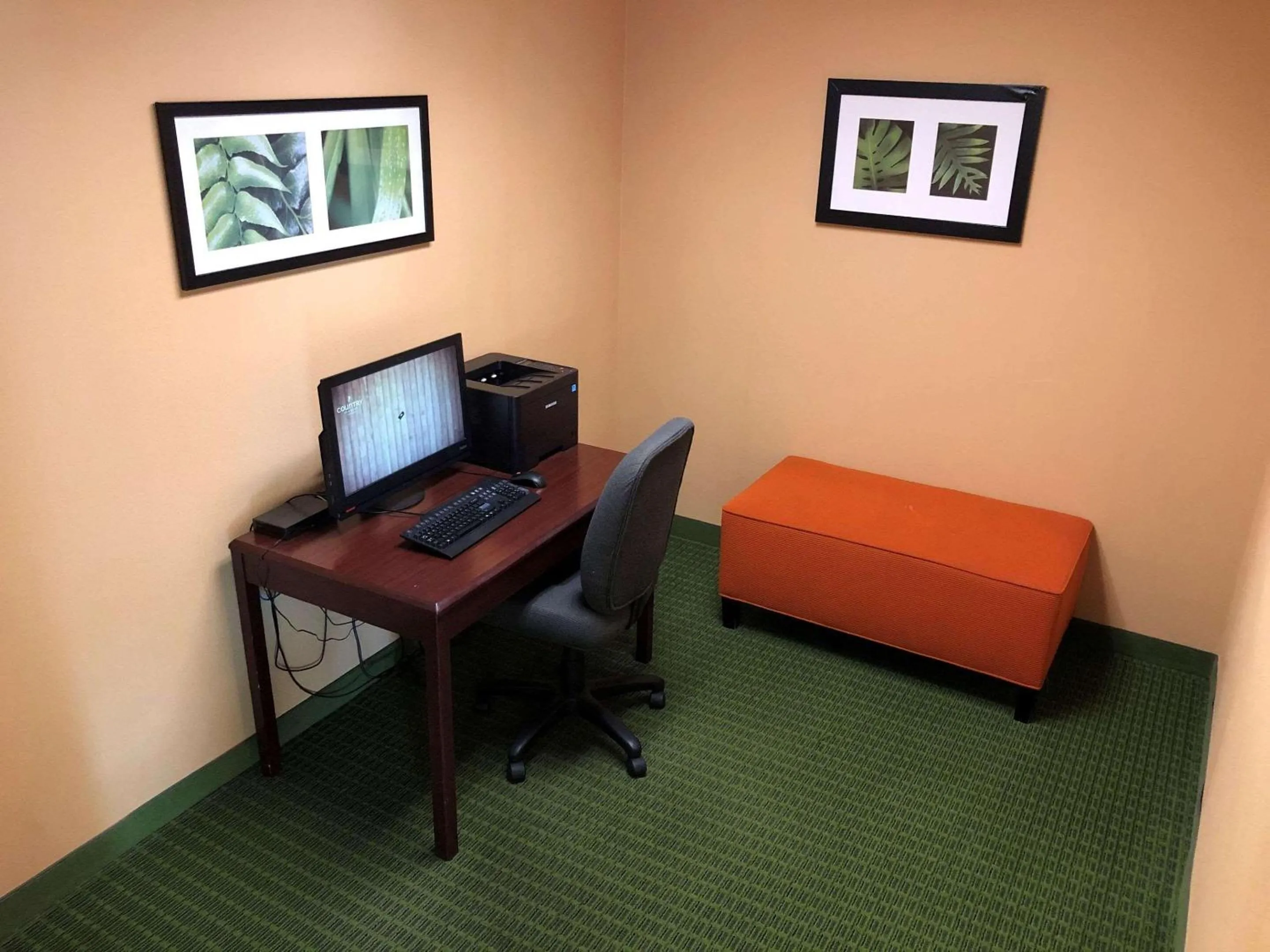 Business facilities in Country Inn & Suites by Radisson, Fayetteville I-95, NC