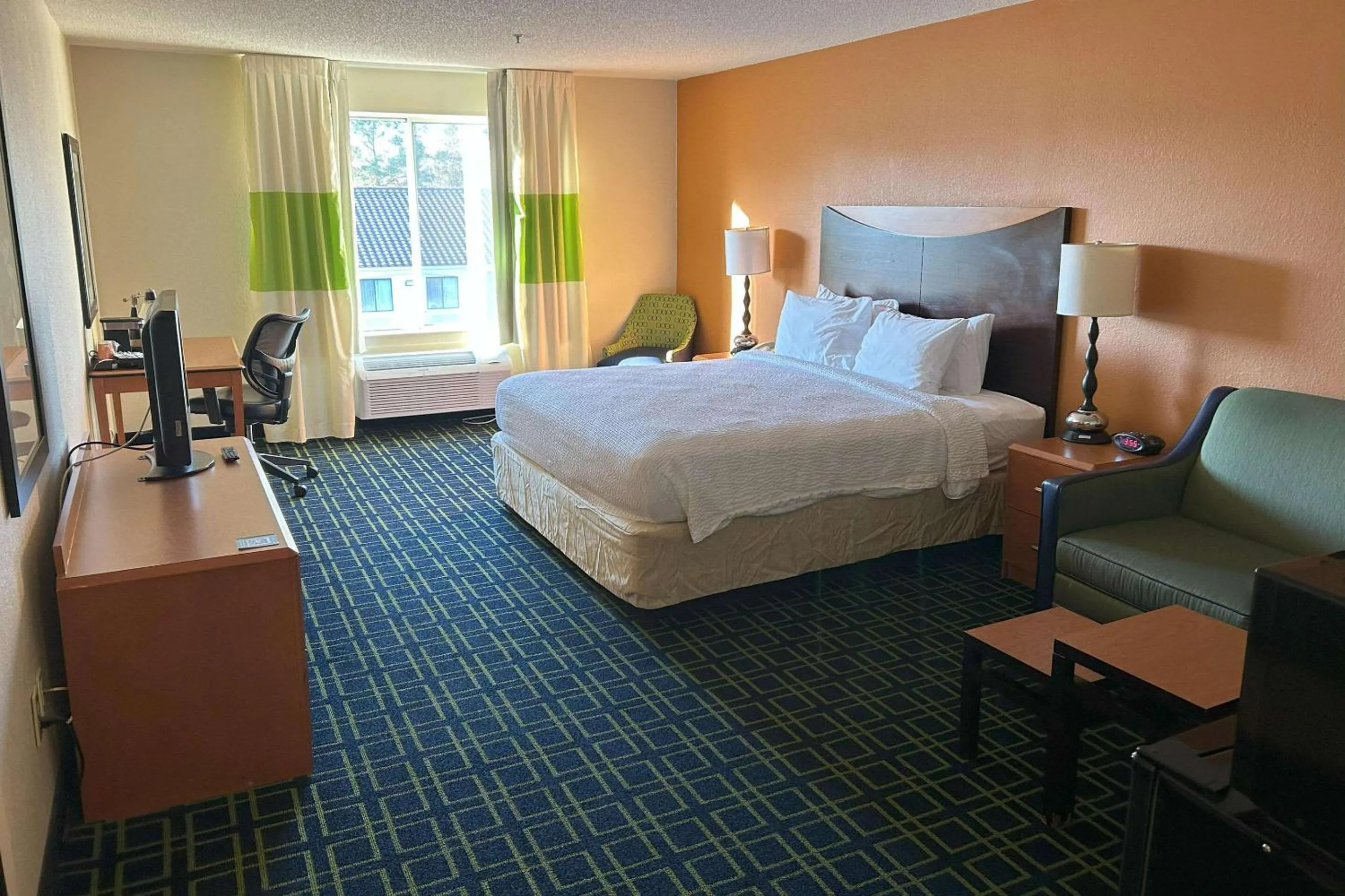 Bedroom, Bed in Country Inn & Suites by Radisson, Fayetteville I-95, NC