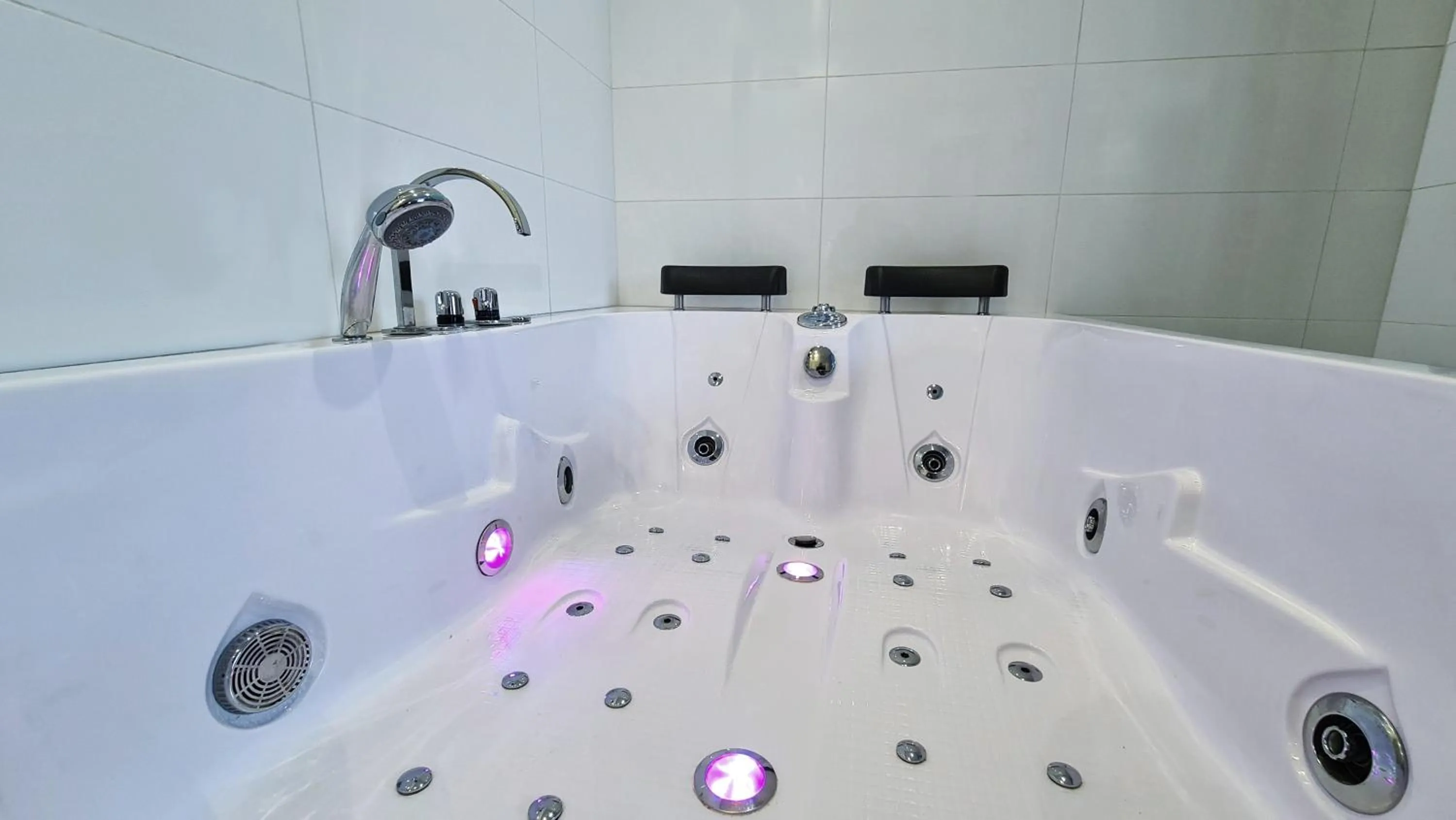 Hot Tub in Hotel Malinowski Economy