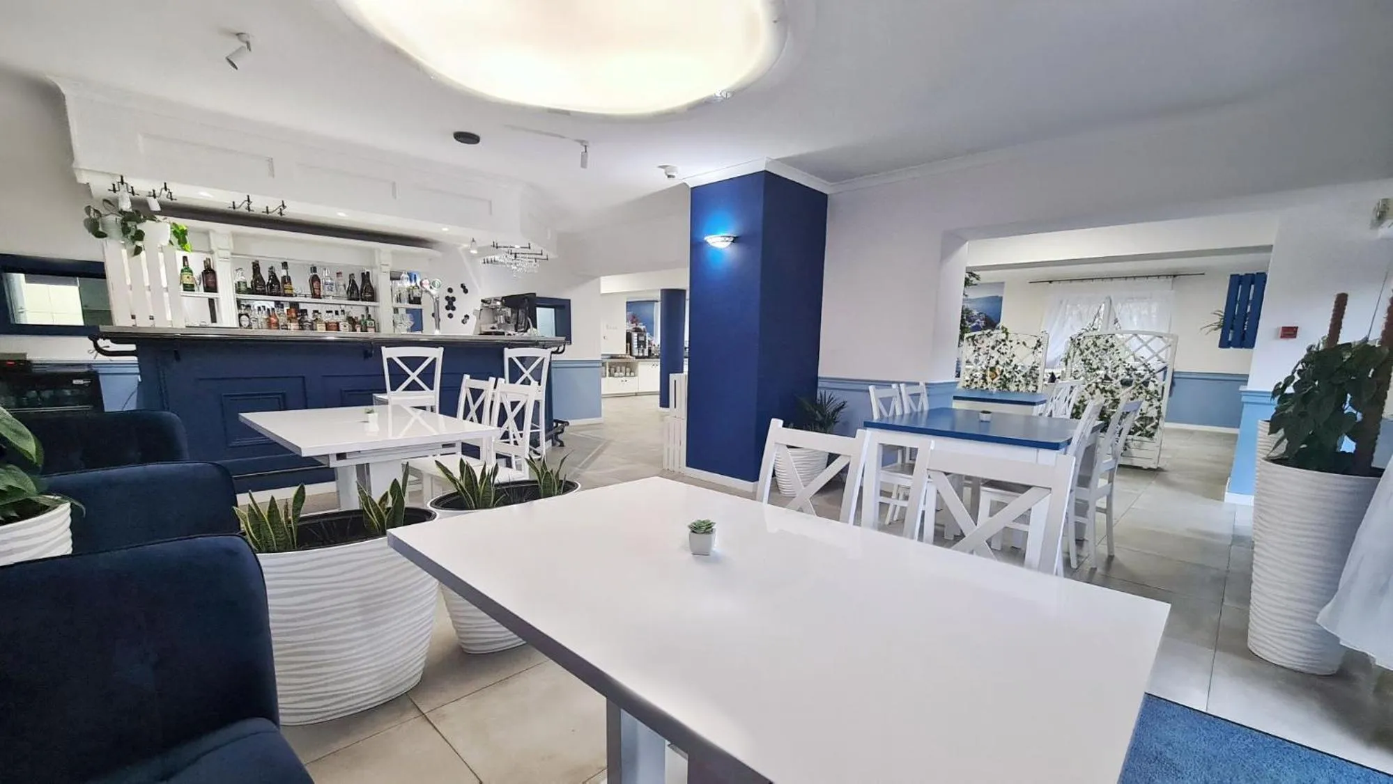 Restaurant/places to eat in Hotel Malinowski Economy