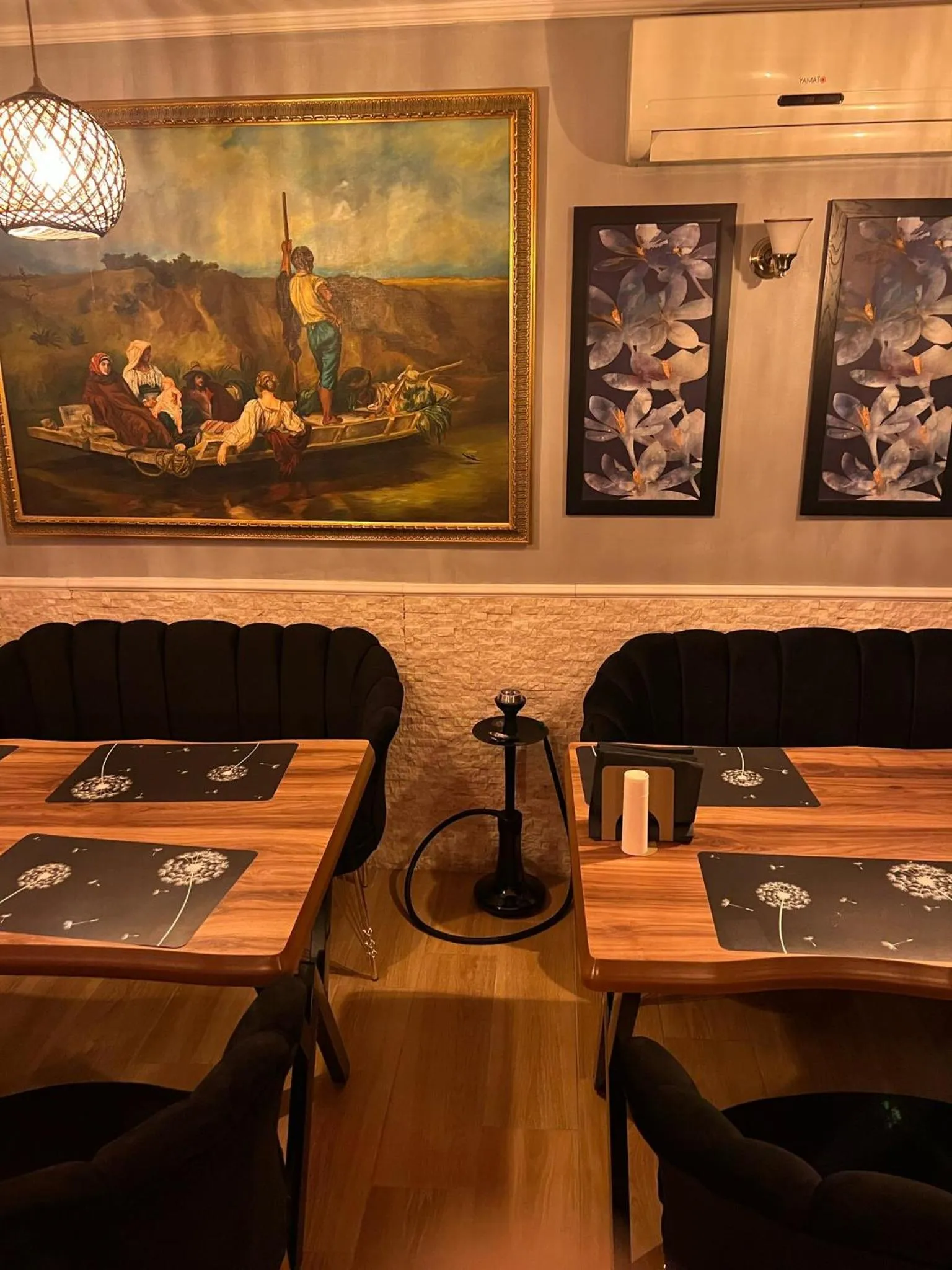 Night in Hotel Reina