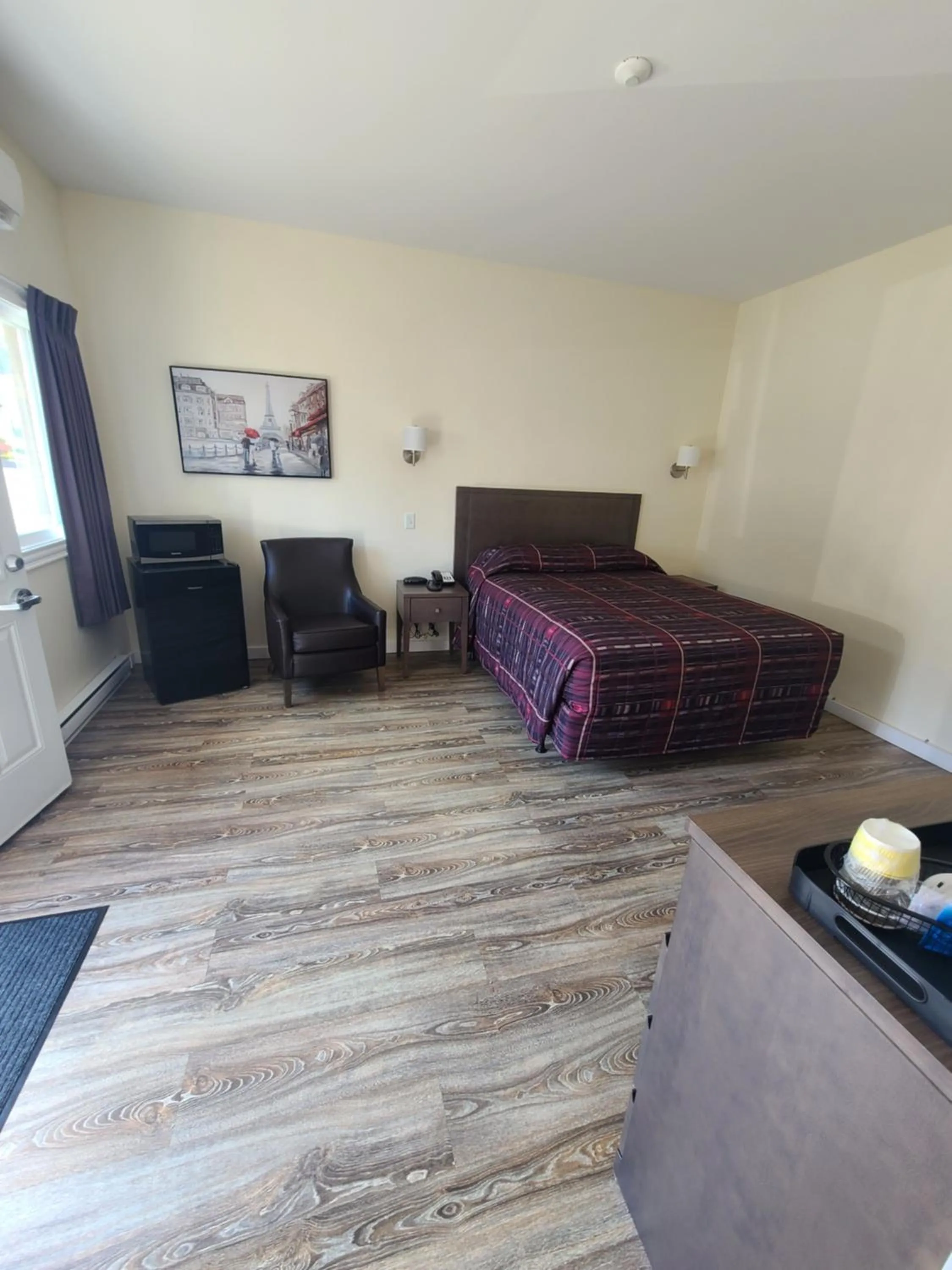 Guests in Stardust Motel - Bedford