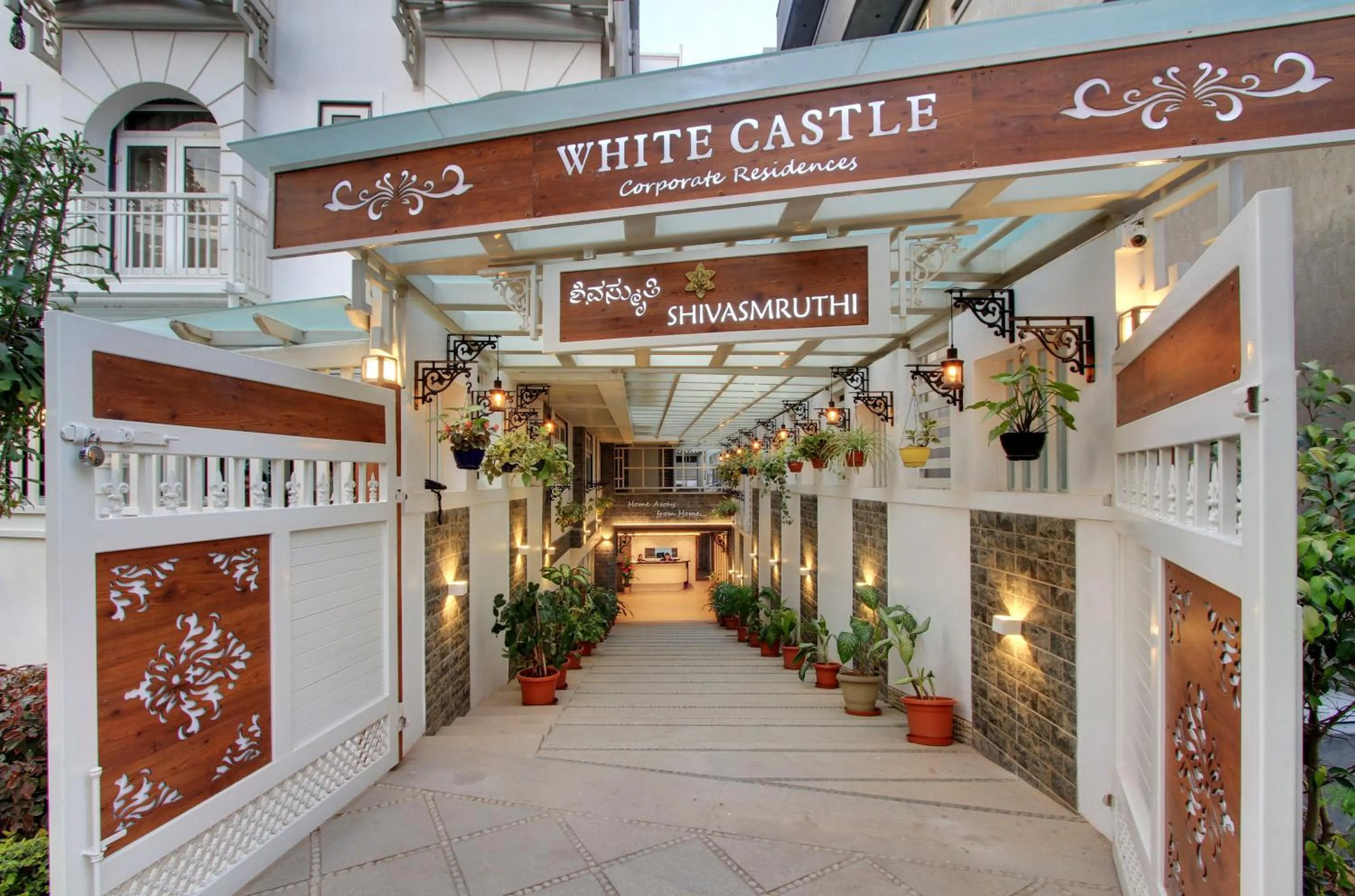 Facade/entrance in White Castle Boutique Apartment Hotel