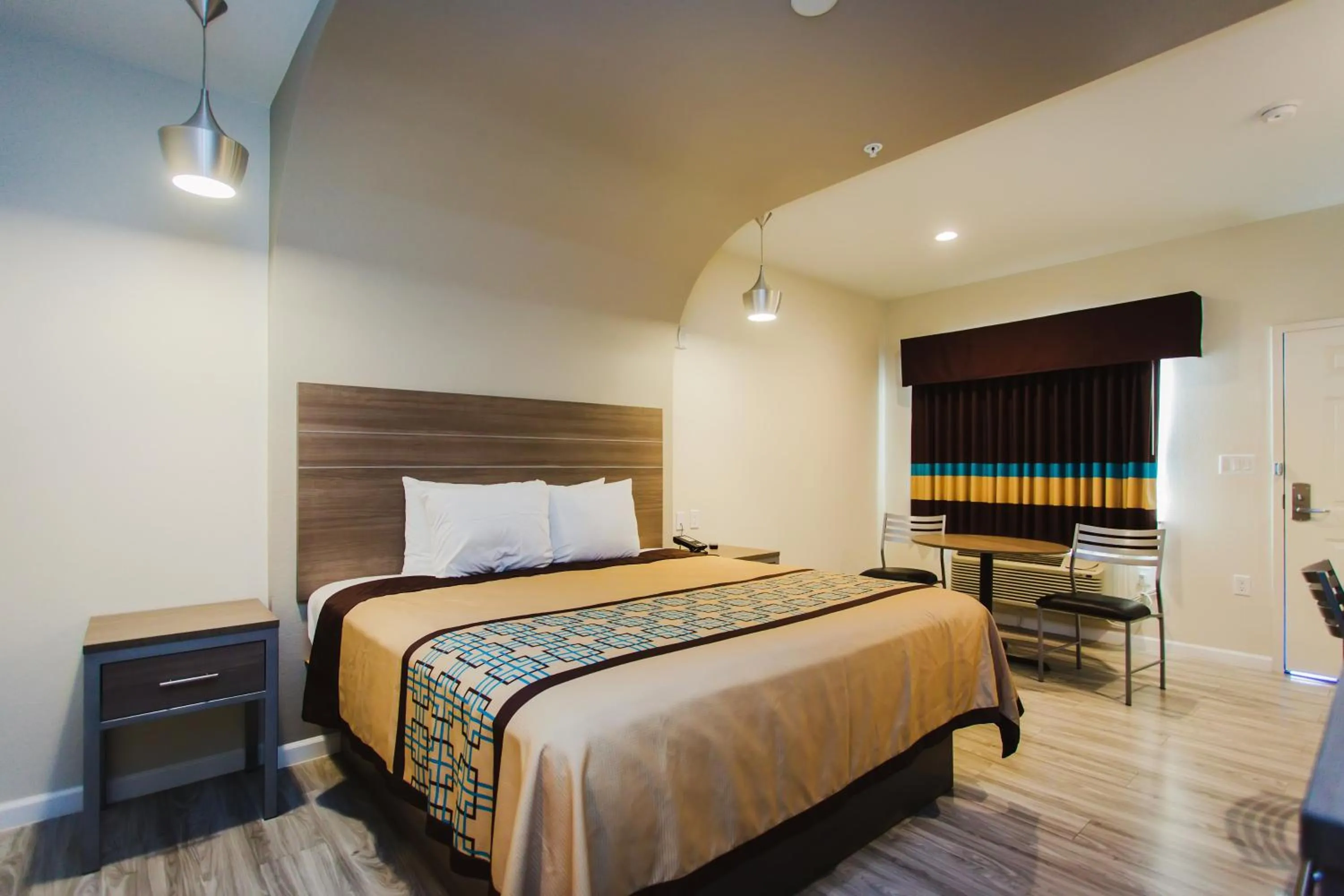 Bed in Scottish Inns & Suites Atascocita