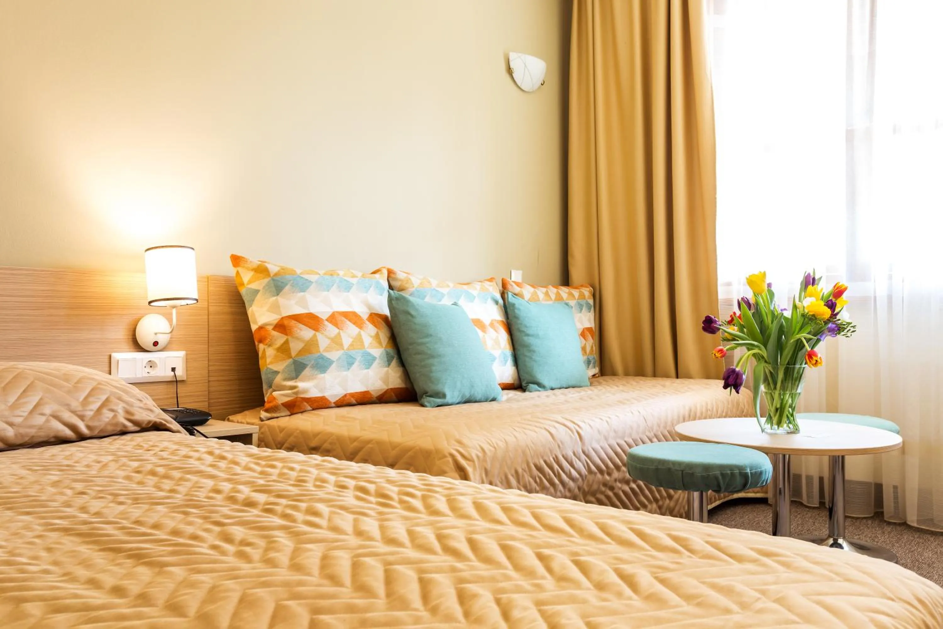 Photo of the whole room, Bed in Geneva Hotel