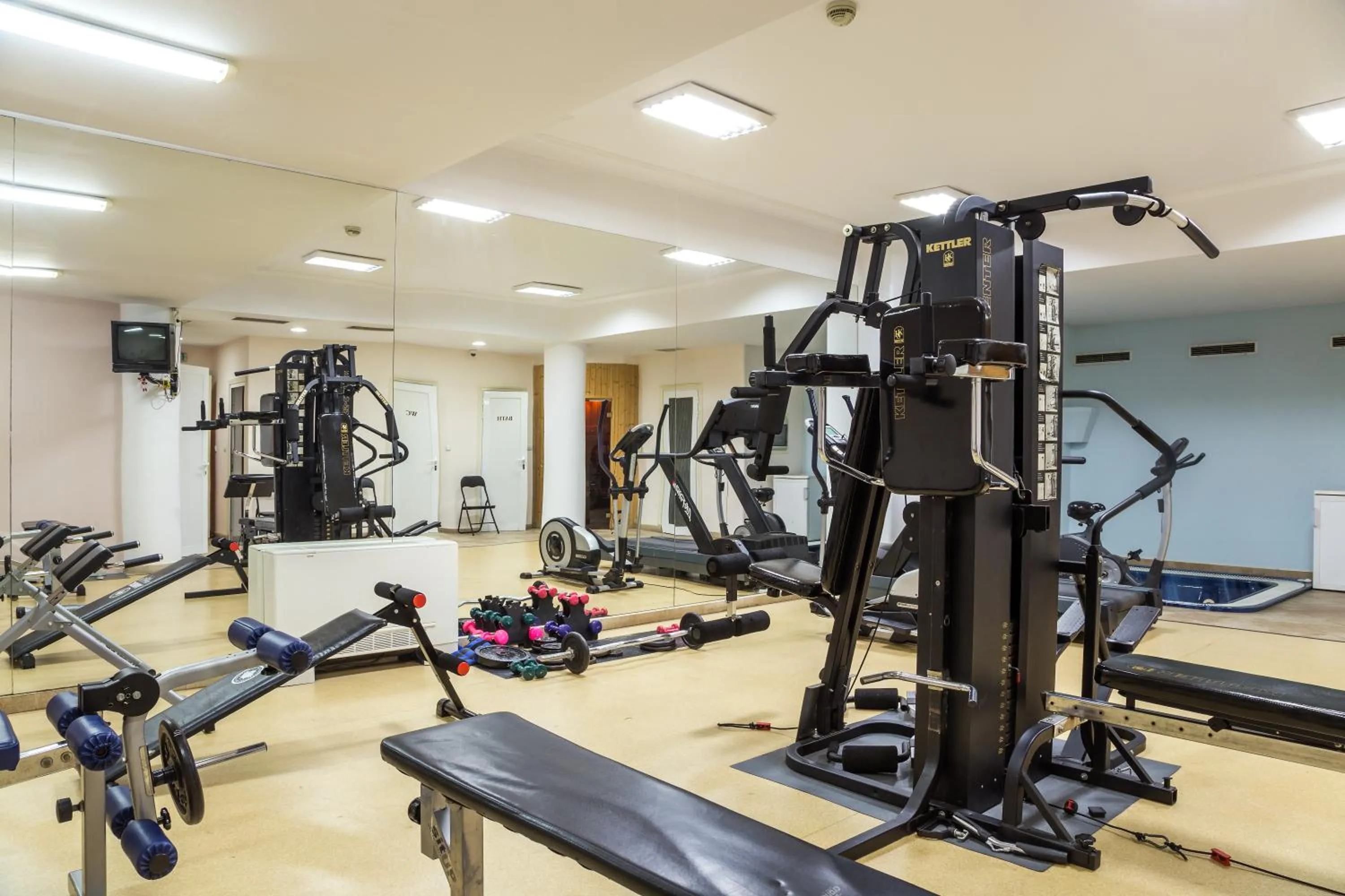 Fitness centre/facilities in Geneva Hotel