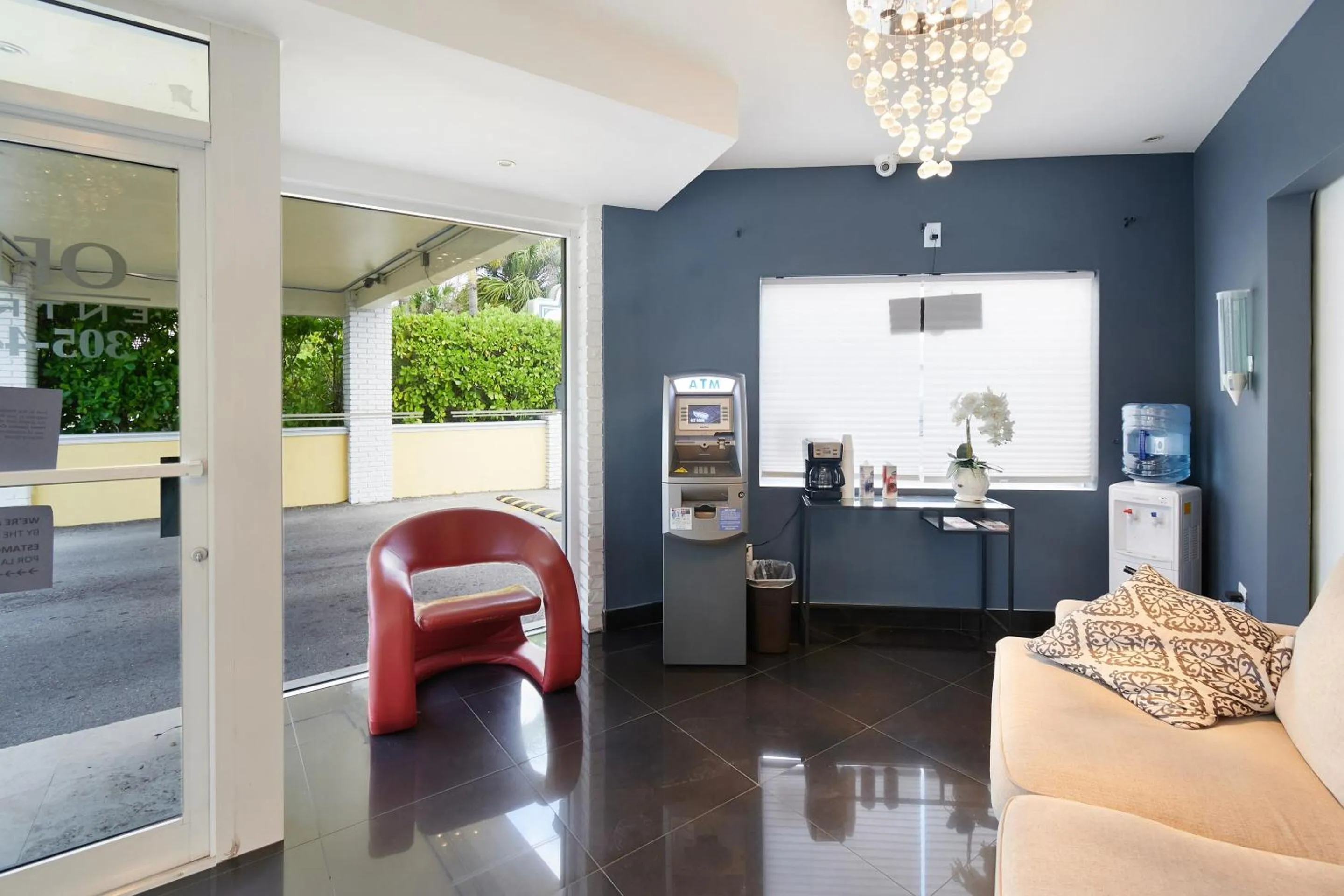 Lobby or reception in OYO Hotel Coral Gables - Miami Airport