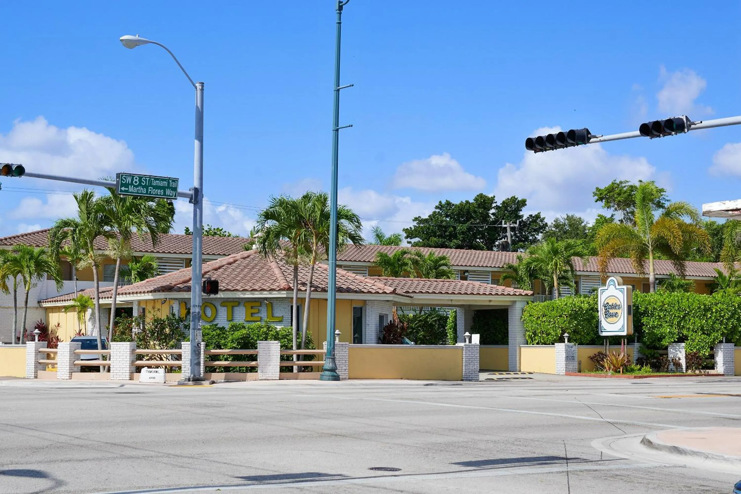 Facade/entrance in OYO Hotel Coral Gables - Miami Airport
