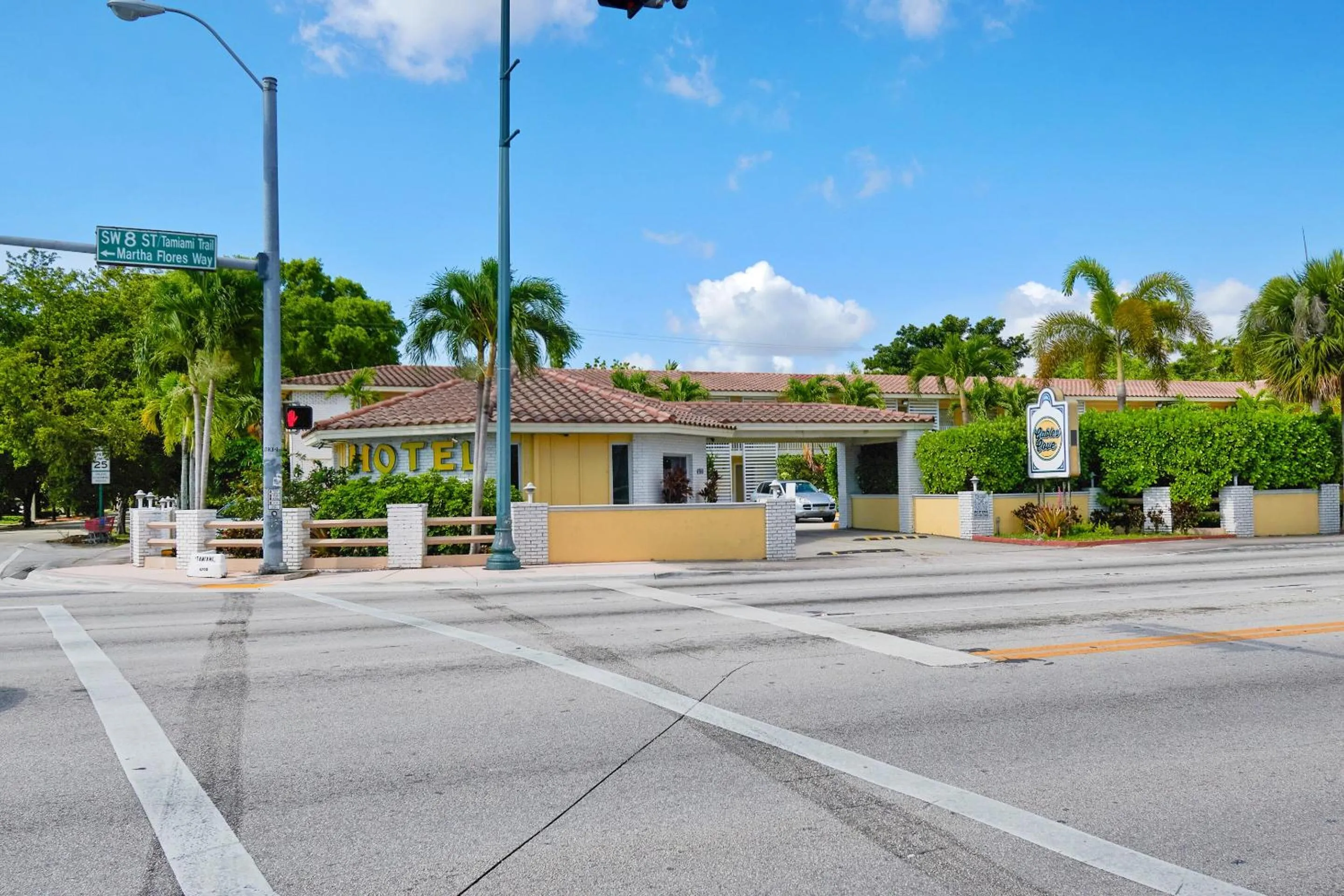 Facade/entrance in OYO Hotel Coral Gables - Miami Airport