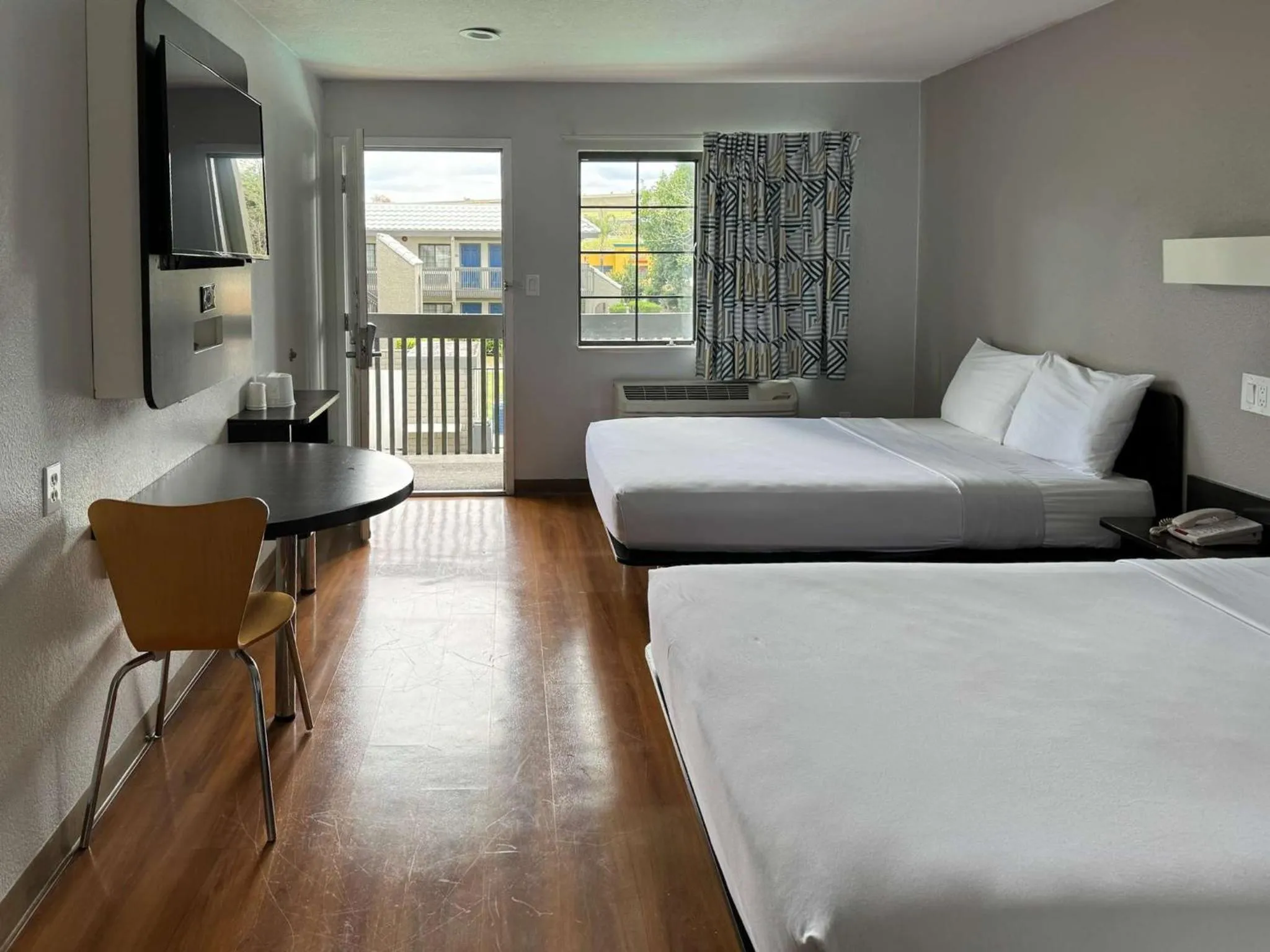 Bedroom, Bed in Motel 6-Pomona, CA - Los Angeles