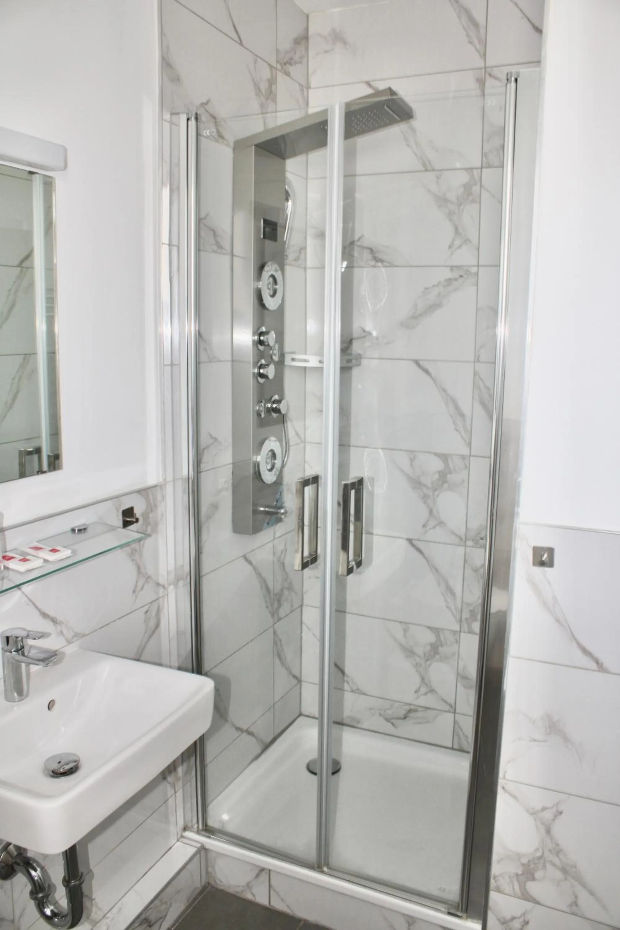 Shower in Hotel Sofia