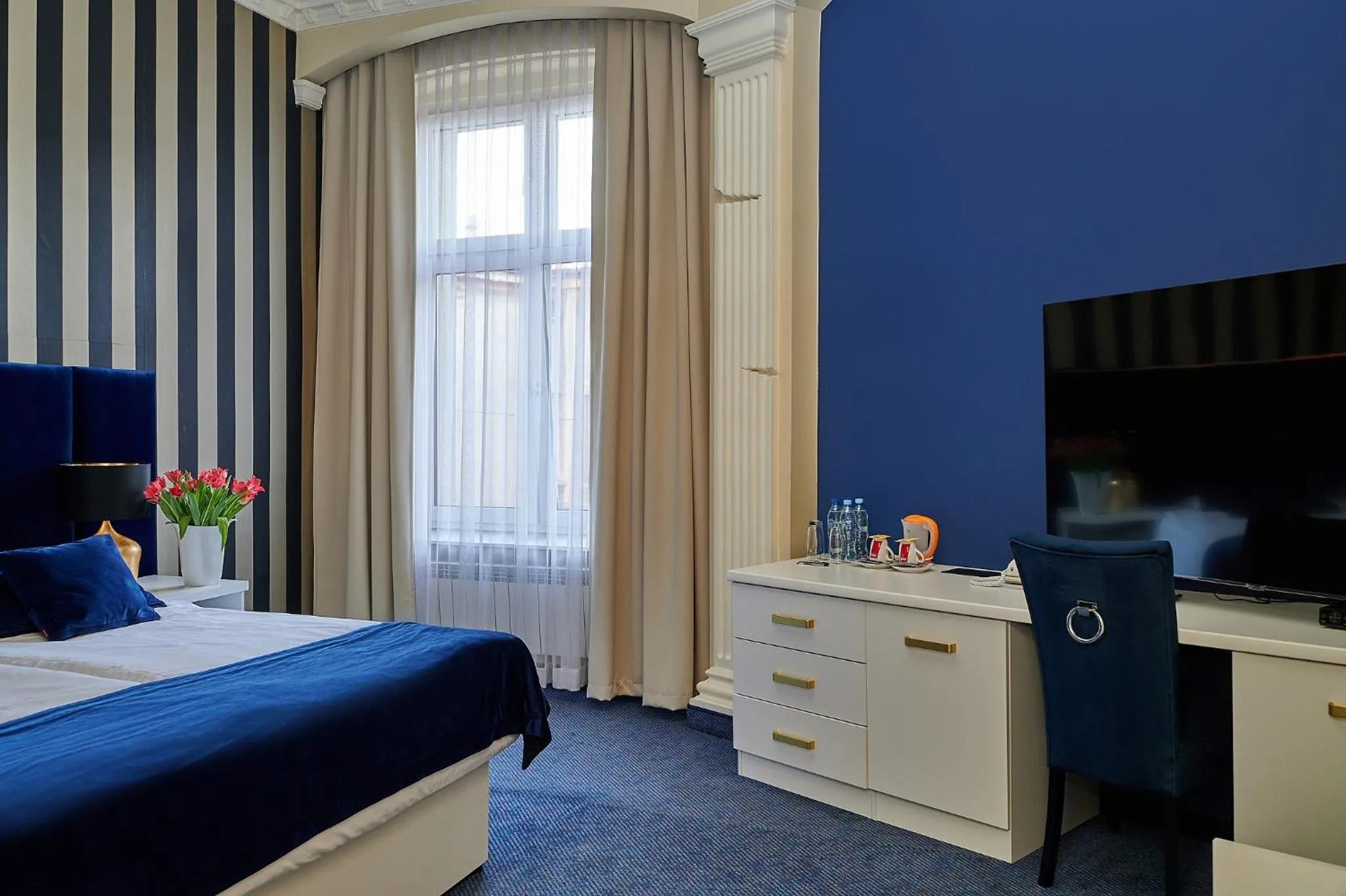 TV and multimedia, Bed in Hotel Royal