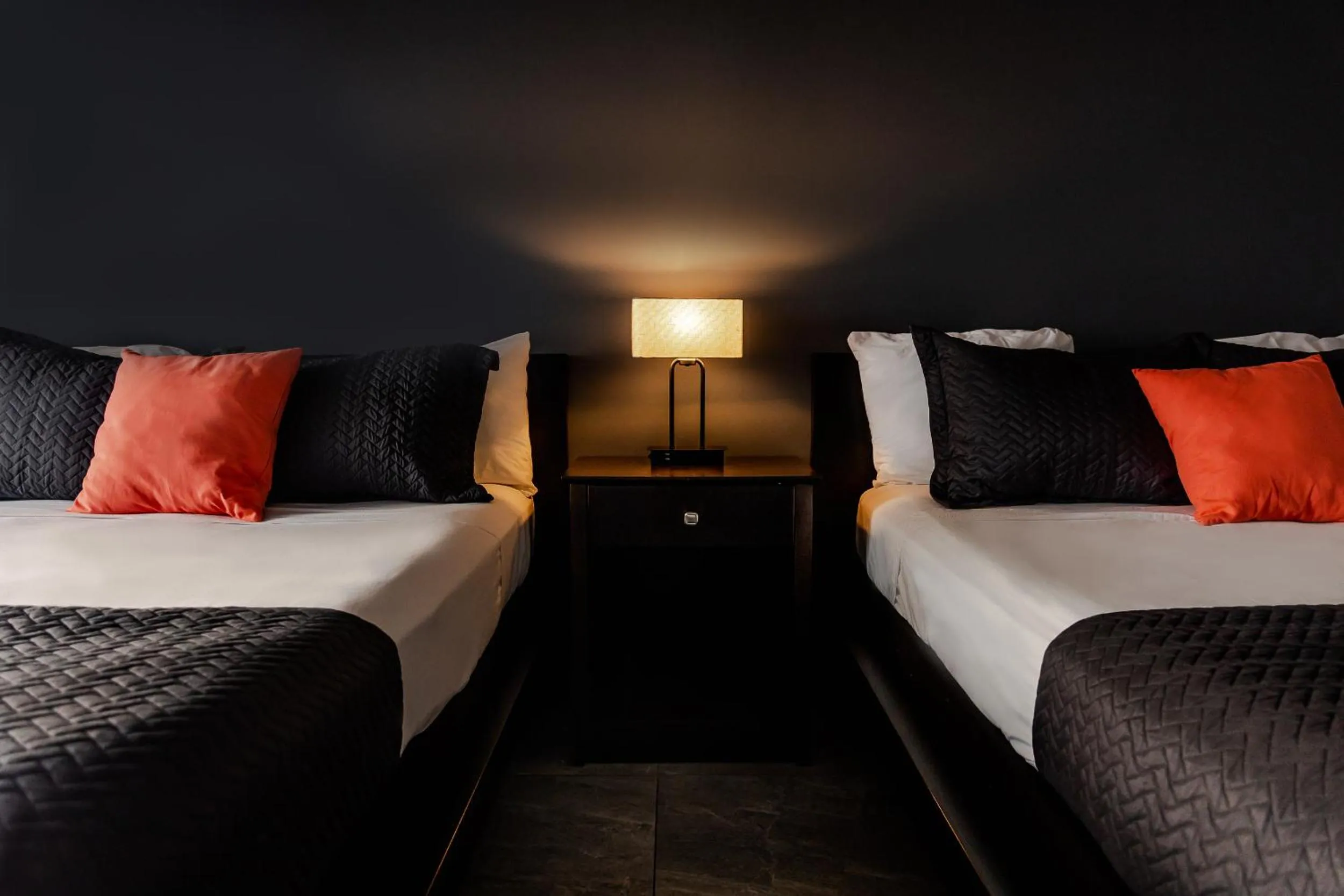 Photo of the whole room, Bed in Up Midtown