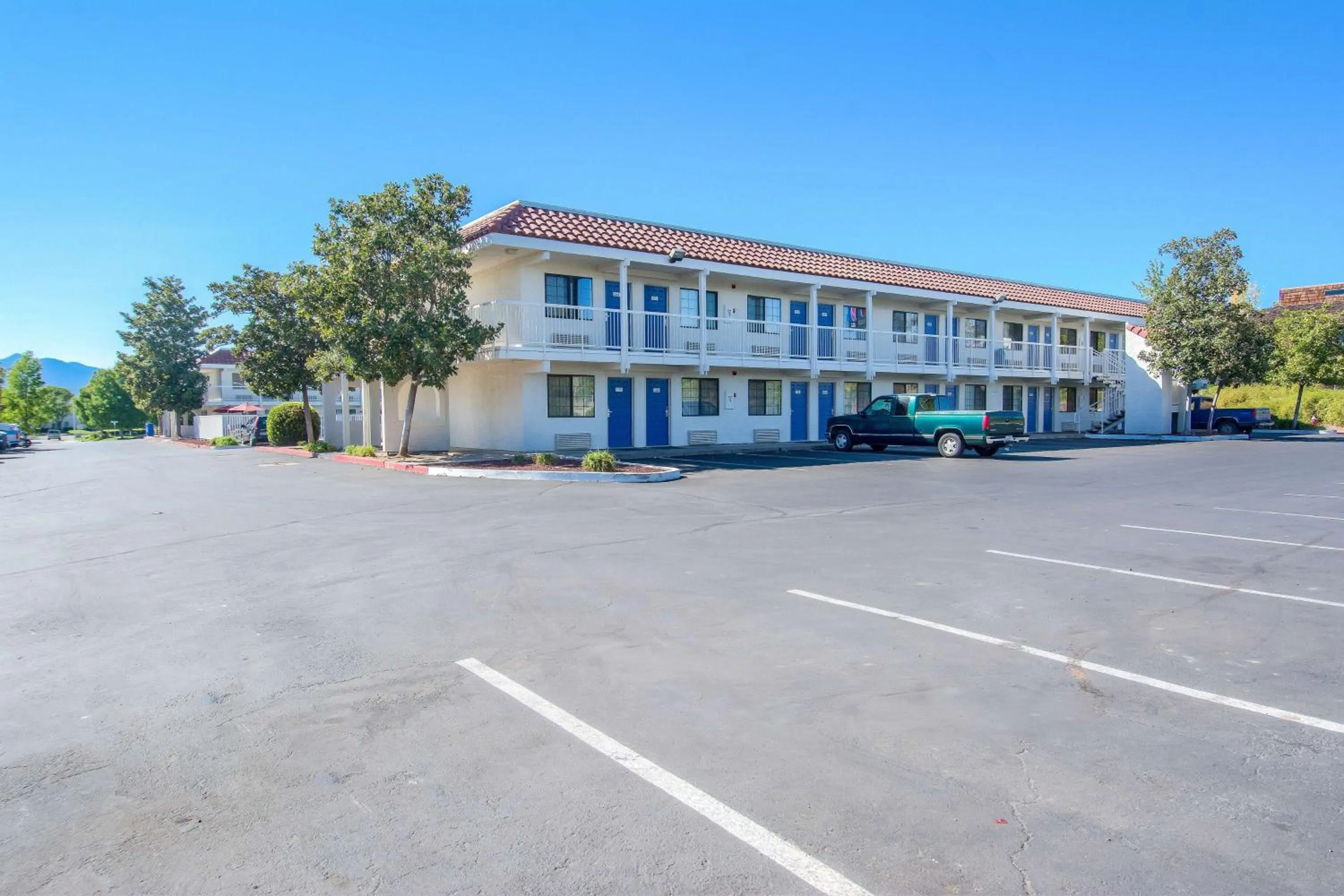 Property building in Motel 6-Redding, CA - South