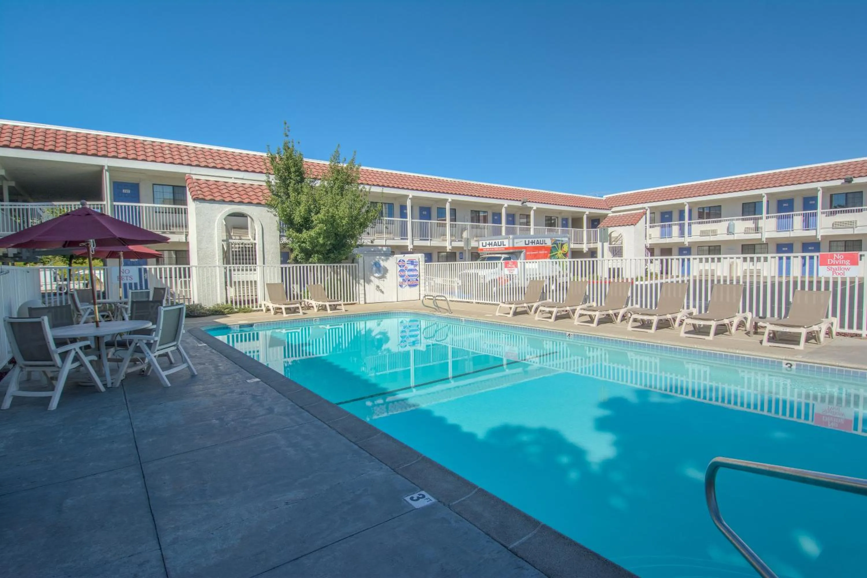 Swimming pool in Motel 6-Redding, CA - South