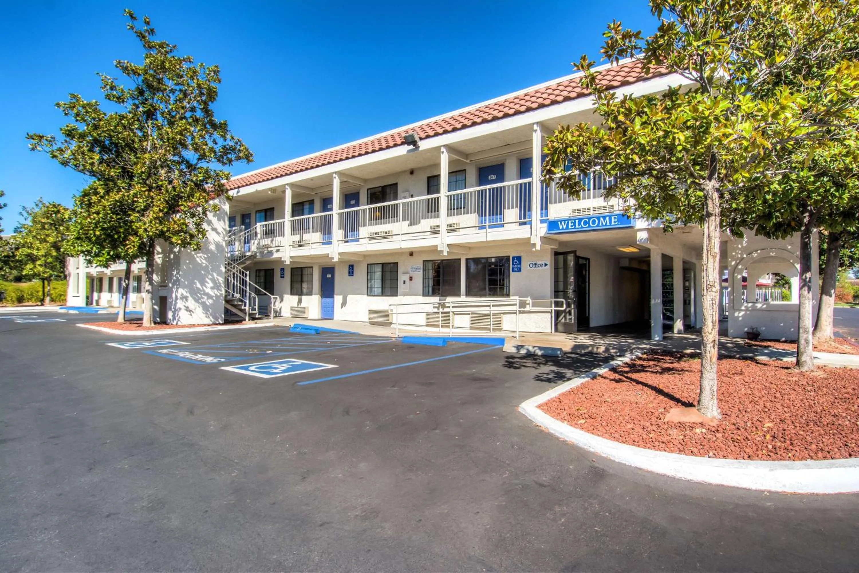 Property building in Motel 6-Redding, CA - South