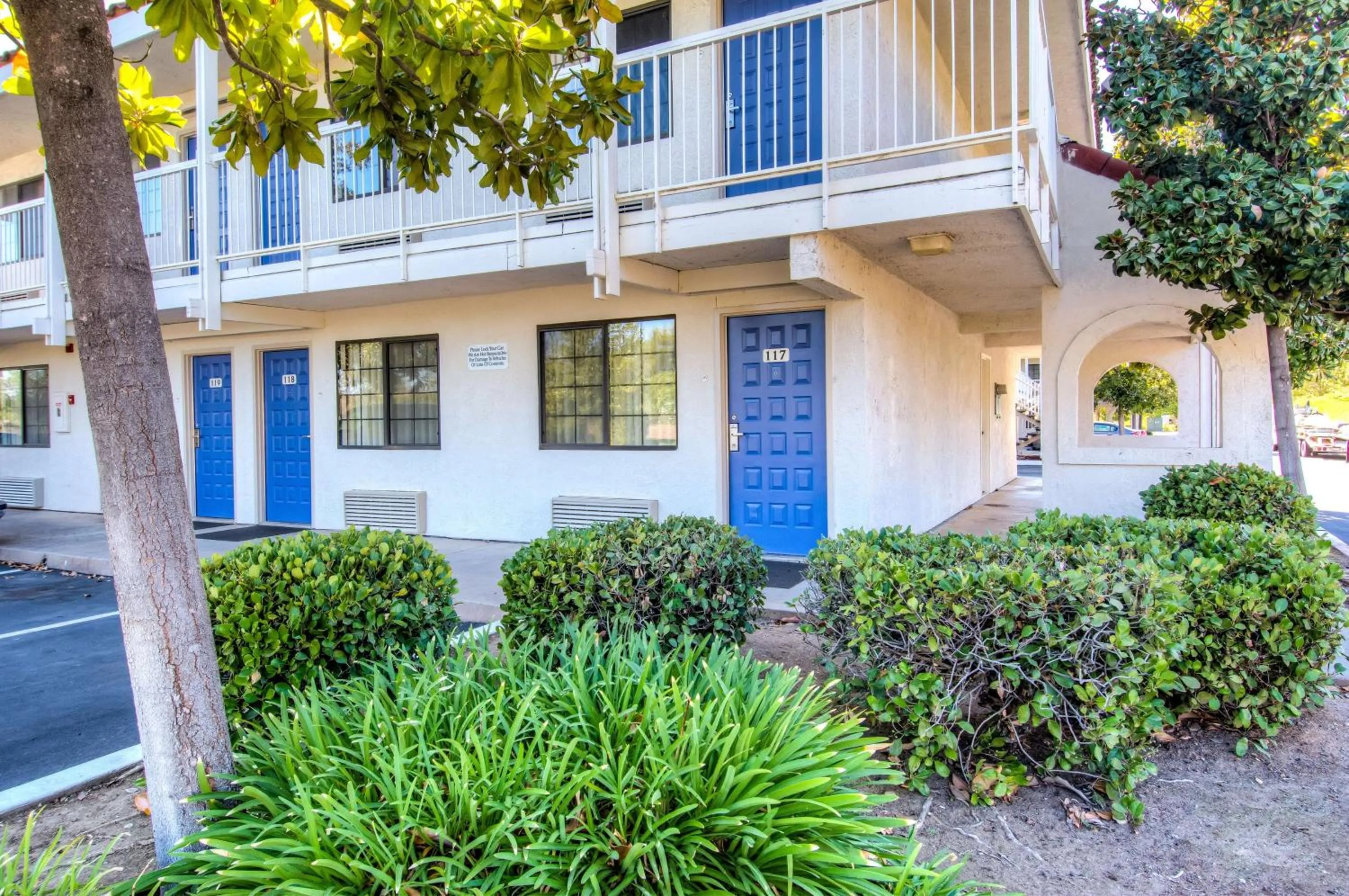 Property building in Motel 6-Redding, CA - South