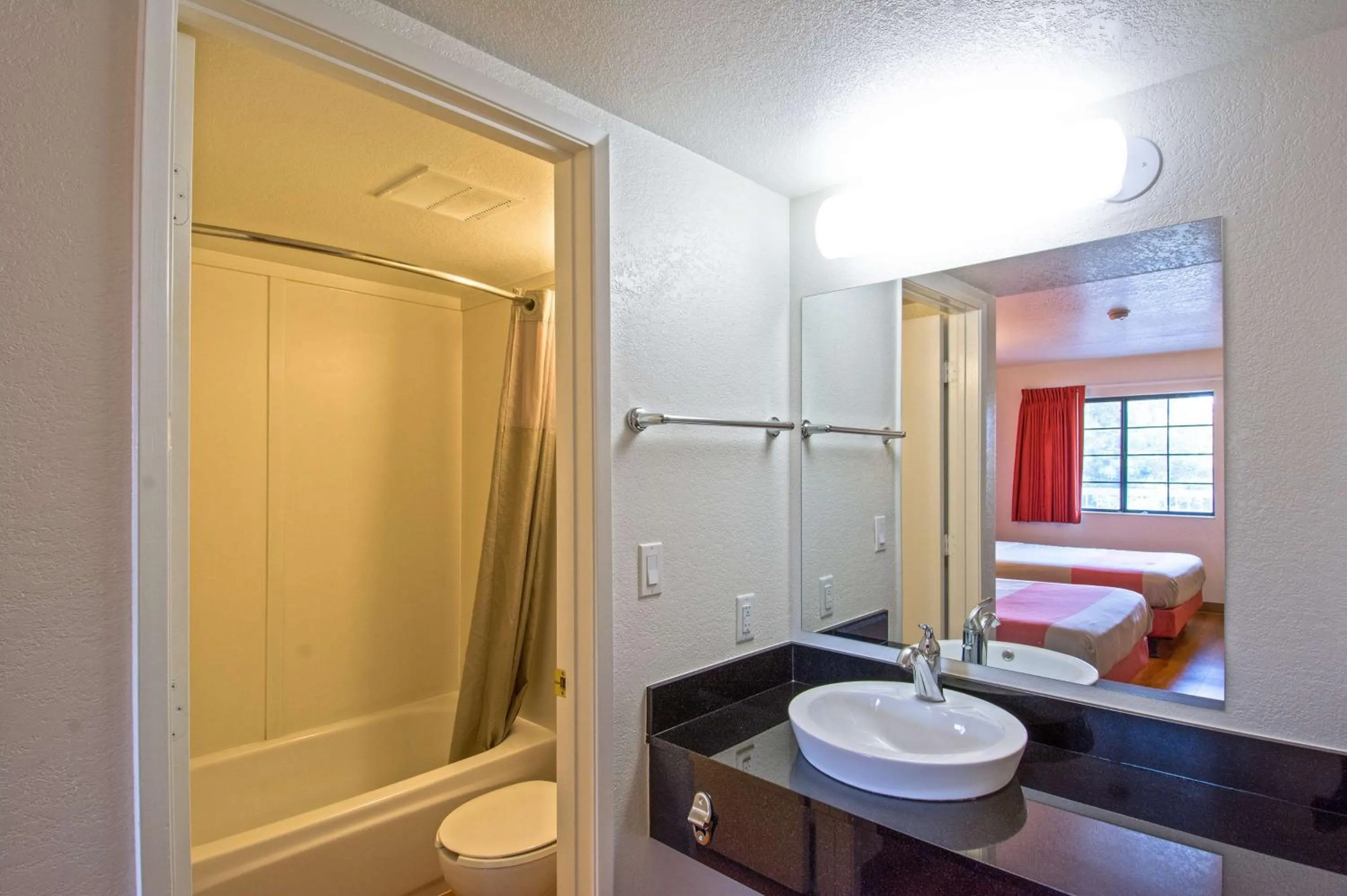 Shower, Bed in Motel 6-Redding, CA - South