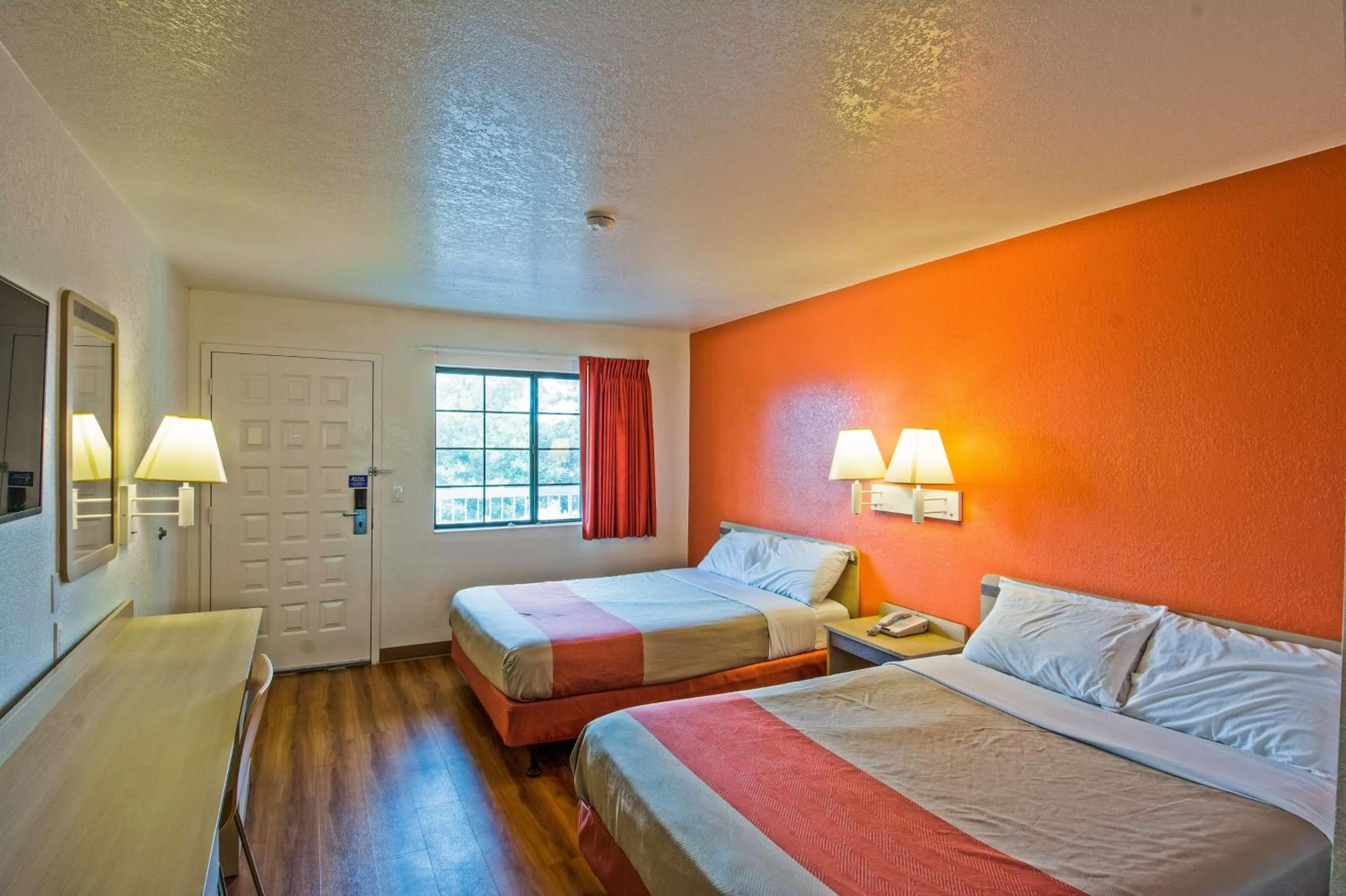 TV and multimedia, Bed in Motel 6-Redding, CA - South