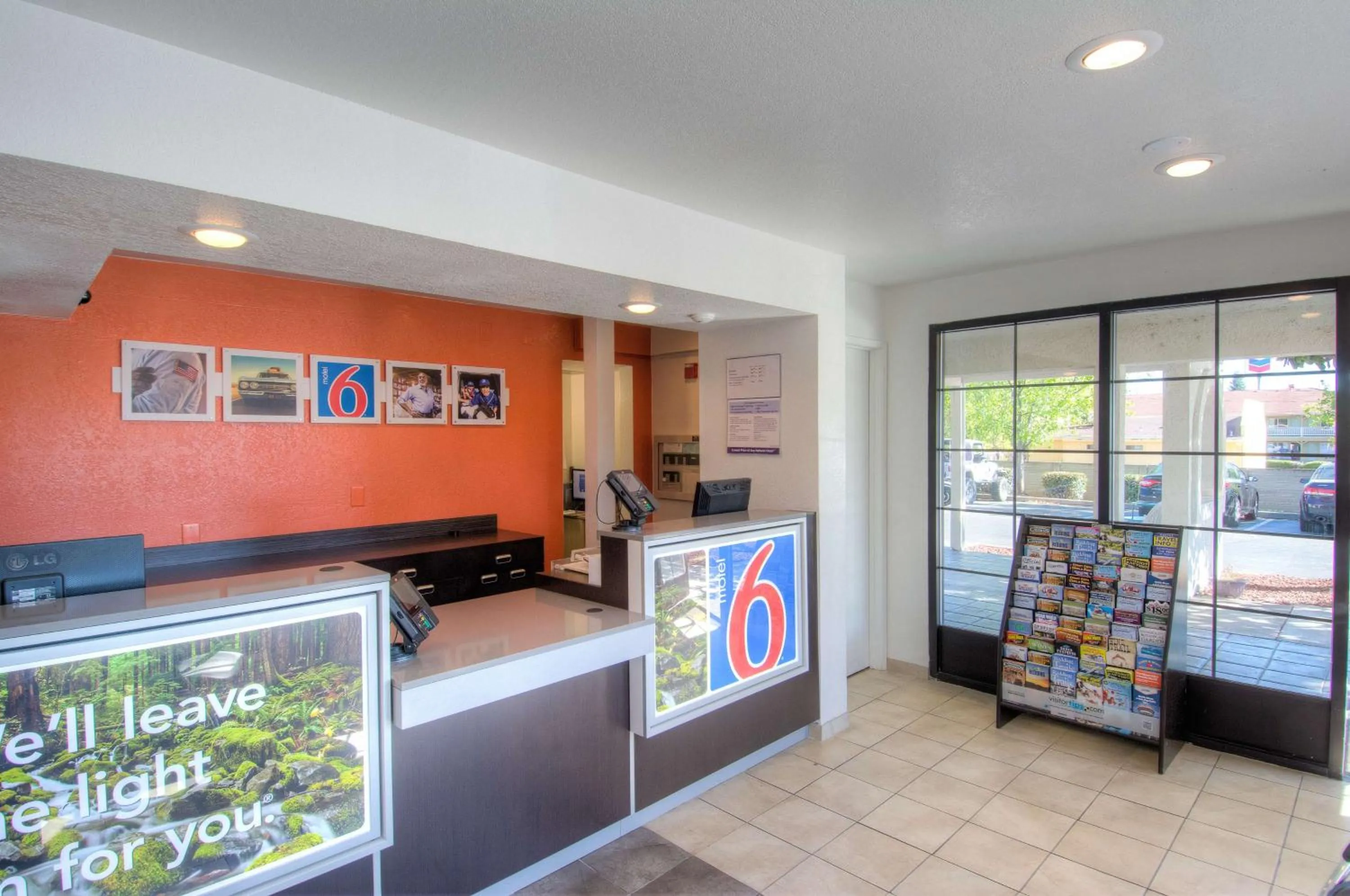 Lobby or reception in Motel 6-Redding, CA - South