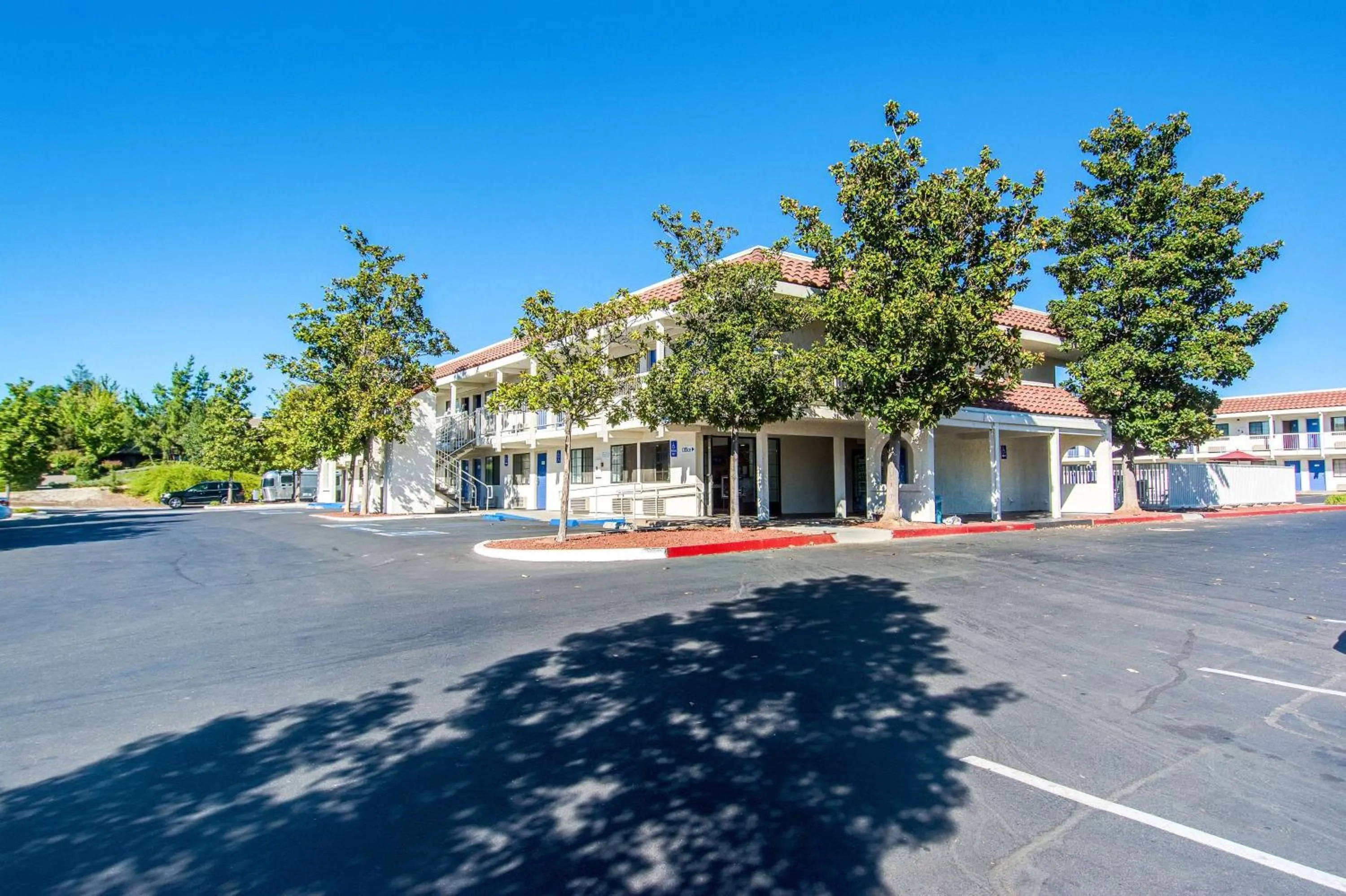 Property building in Motel 6-Redding, CA - South
