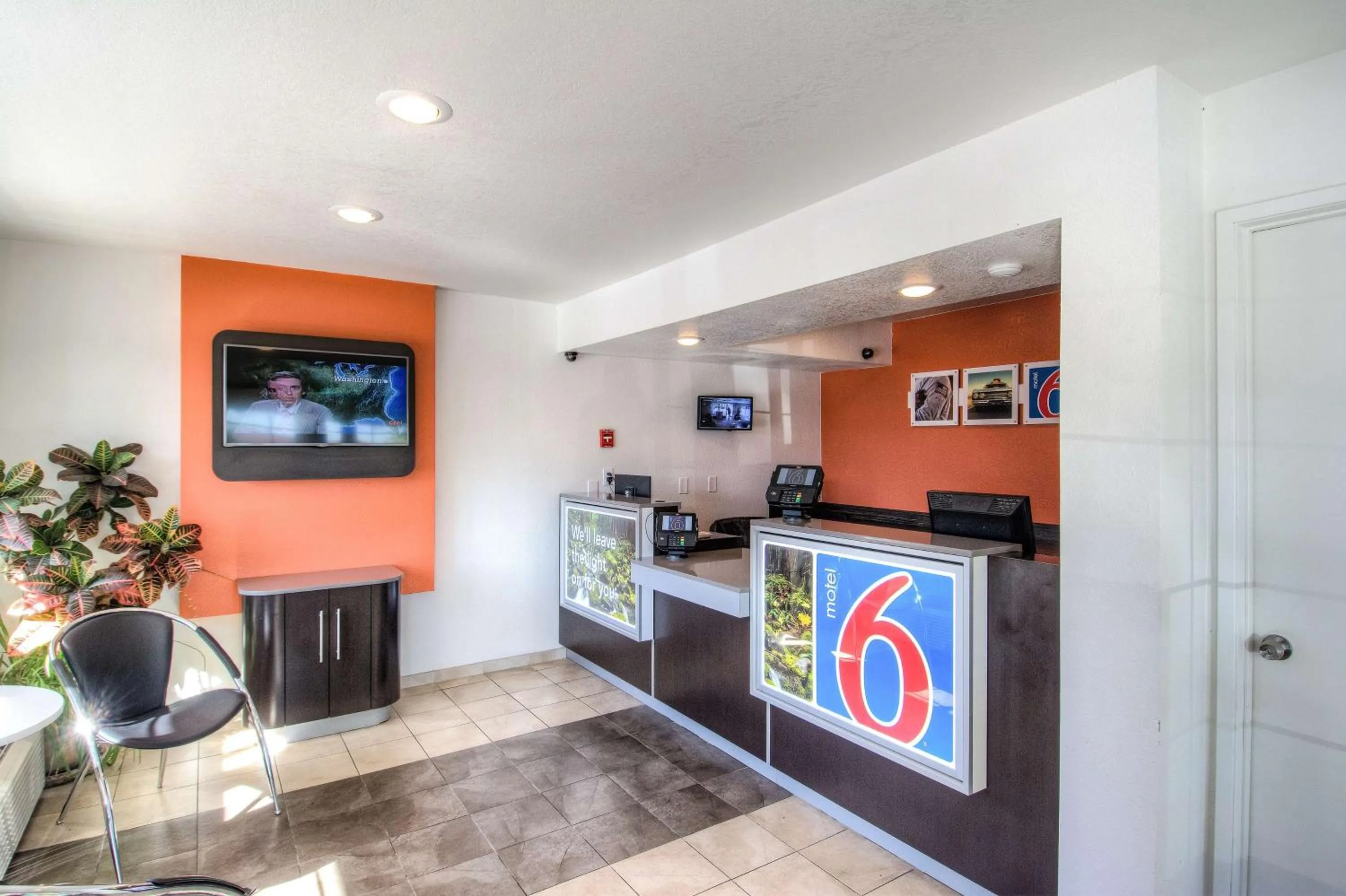 TV and multimedia in Motel 6-Redding, CA - South