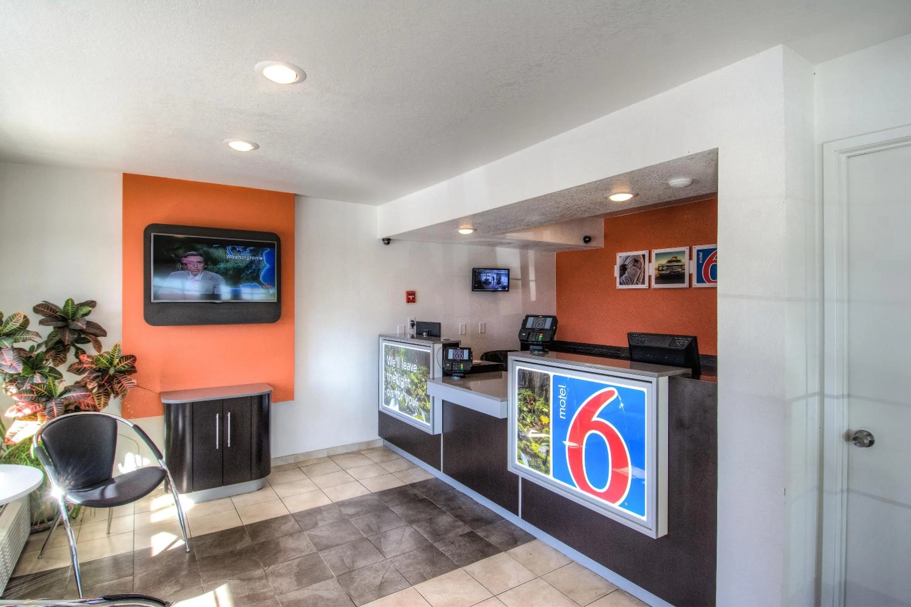 Lobby or reception in Motel 6-Redding, CA - South