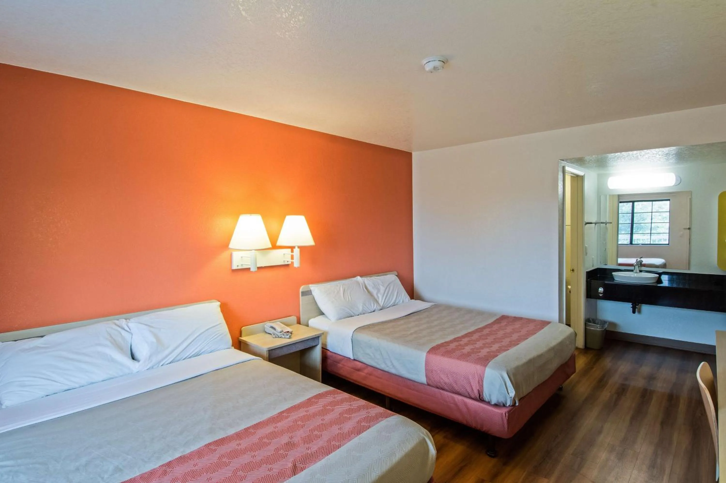 Bedroom, Bed in Motel 6-Redding, CA - South