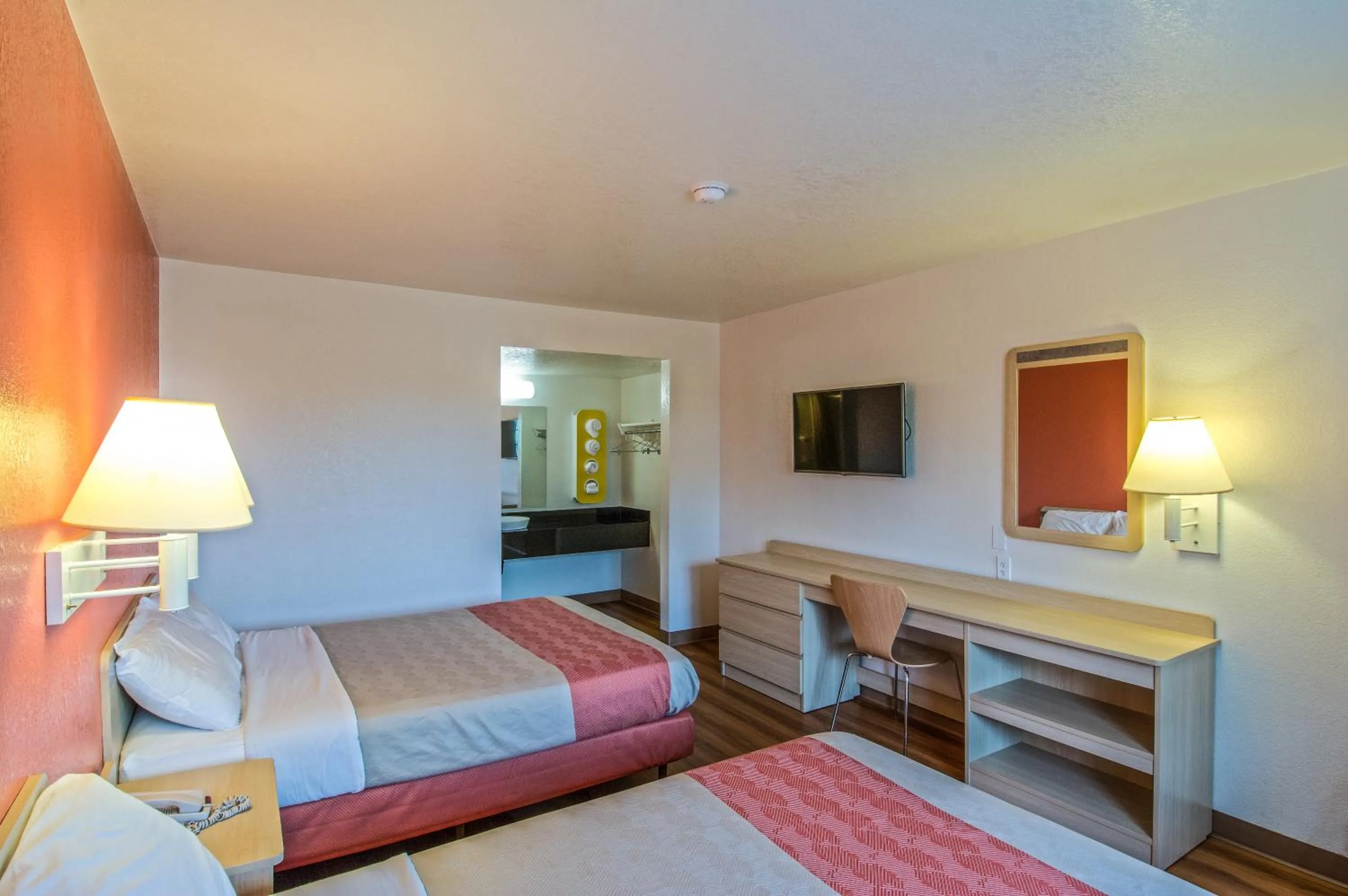 Bedroom, Bed in Motel 6-Redding, CA - South