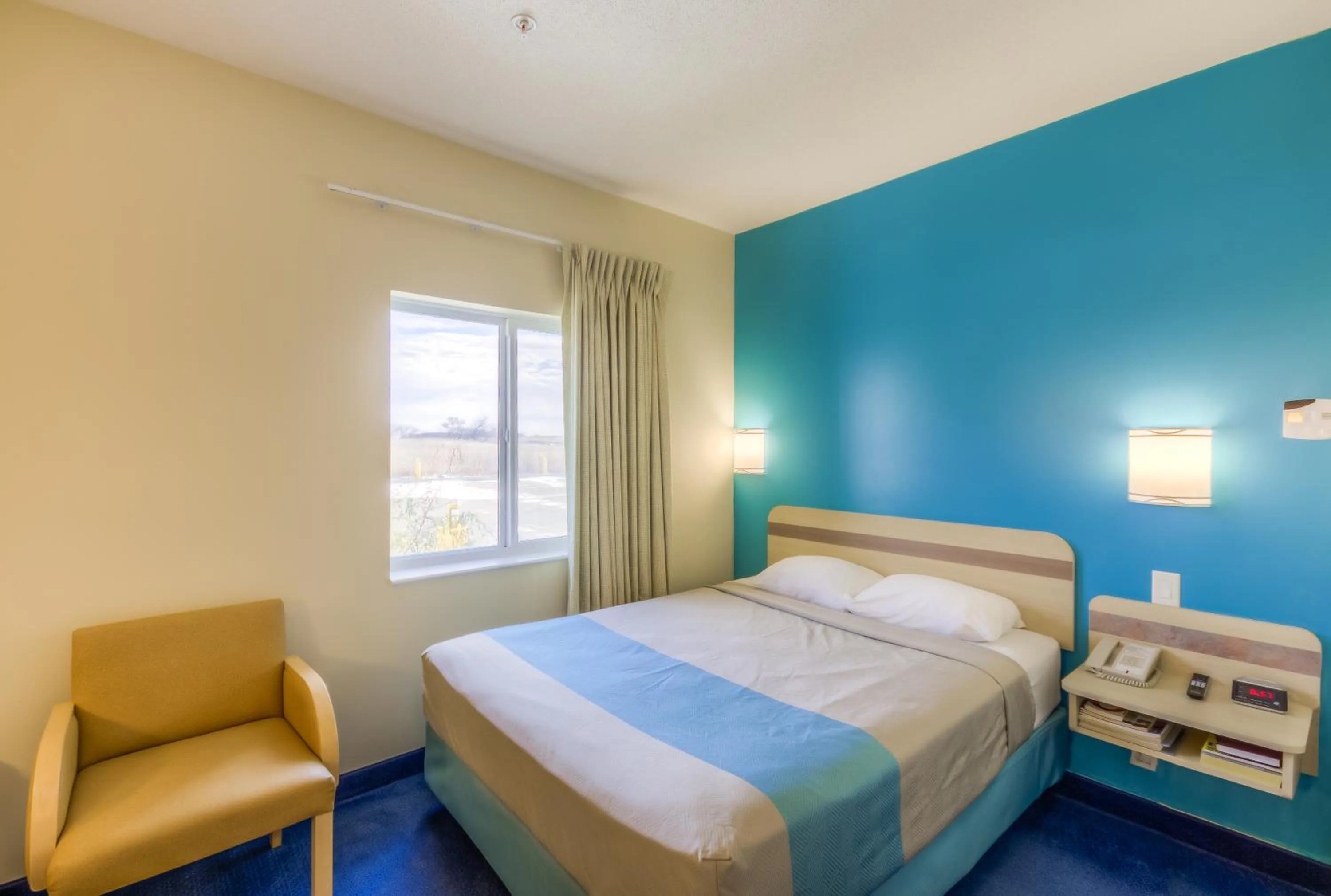 Bedroom, Bed in Aurora Inn Estevan